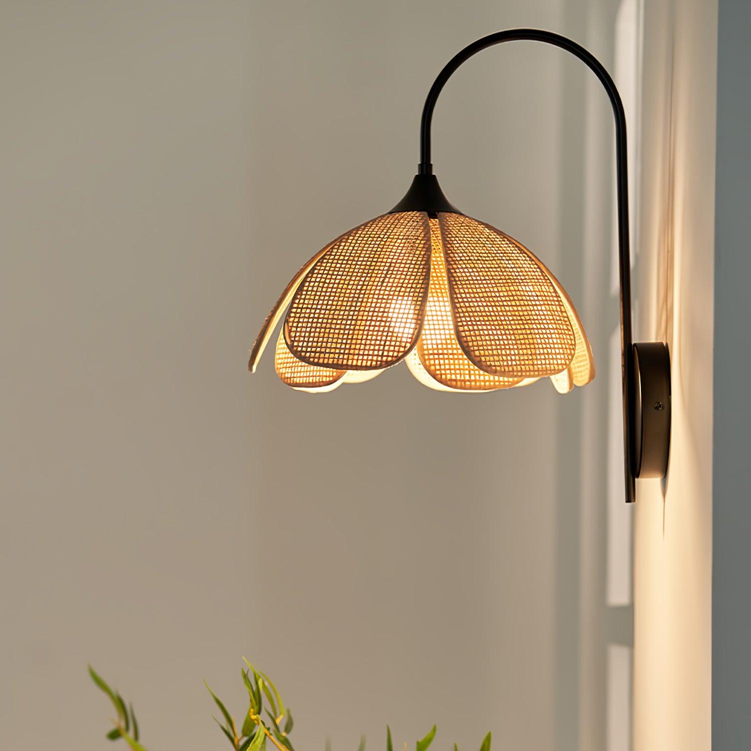 Rattan Petal Wall Lamp - Lumpaz