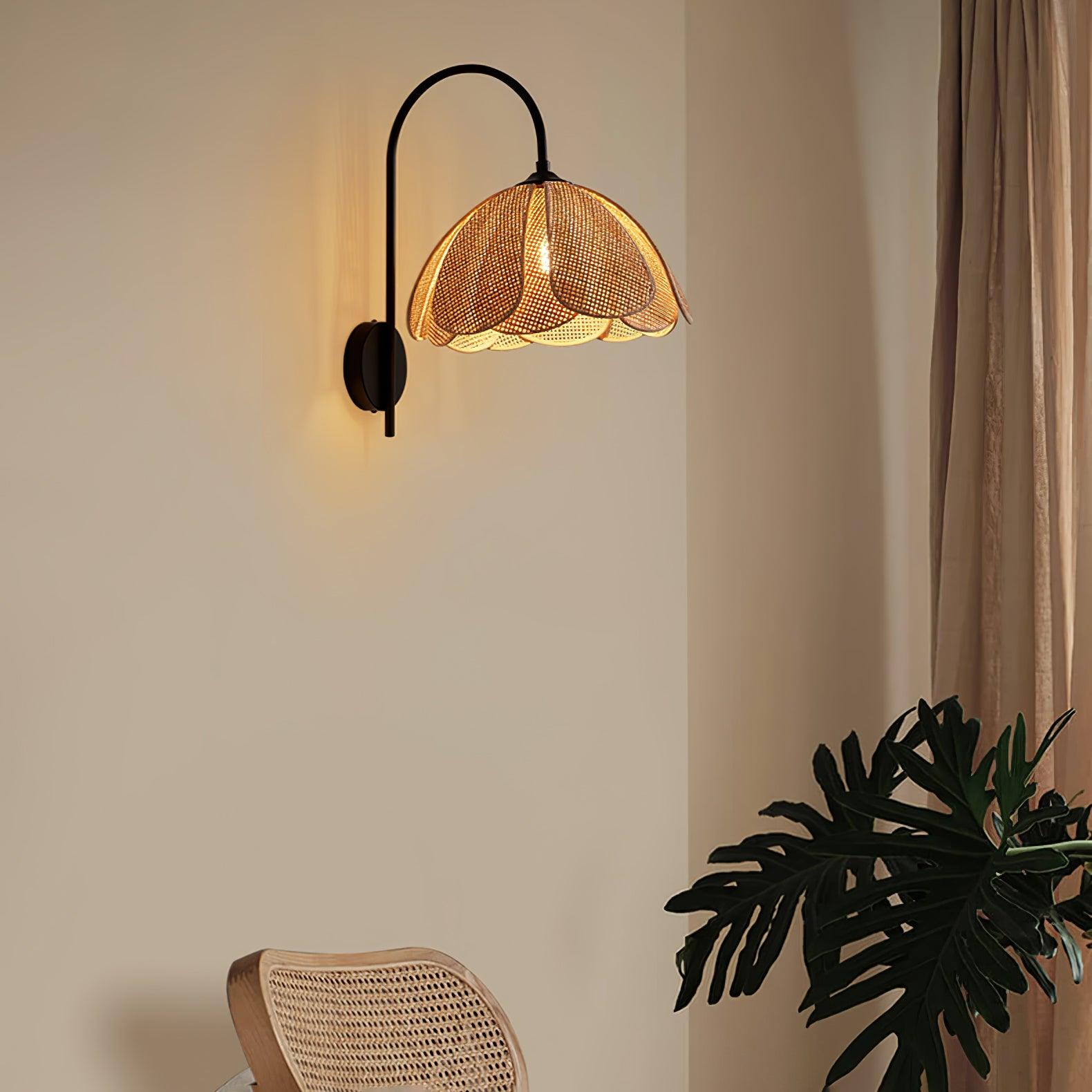 Rattan Petal Wall Lamp - Lumpaz