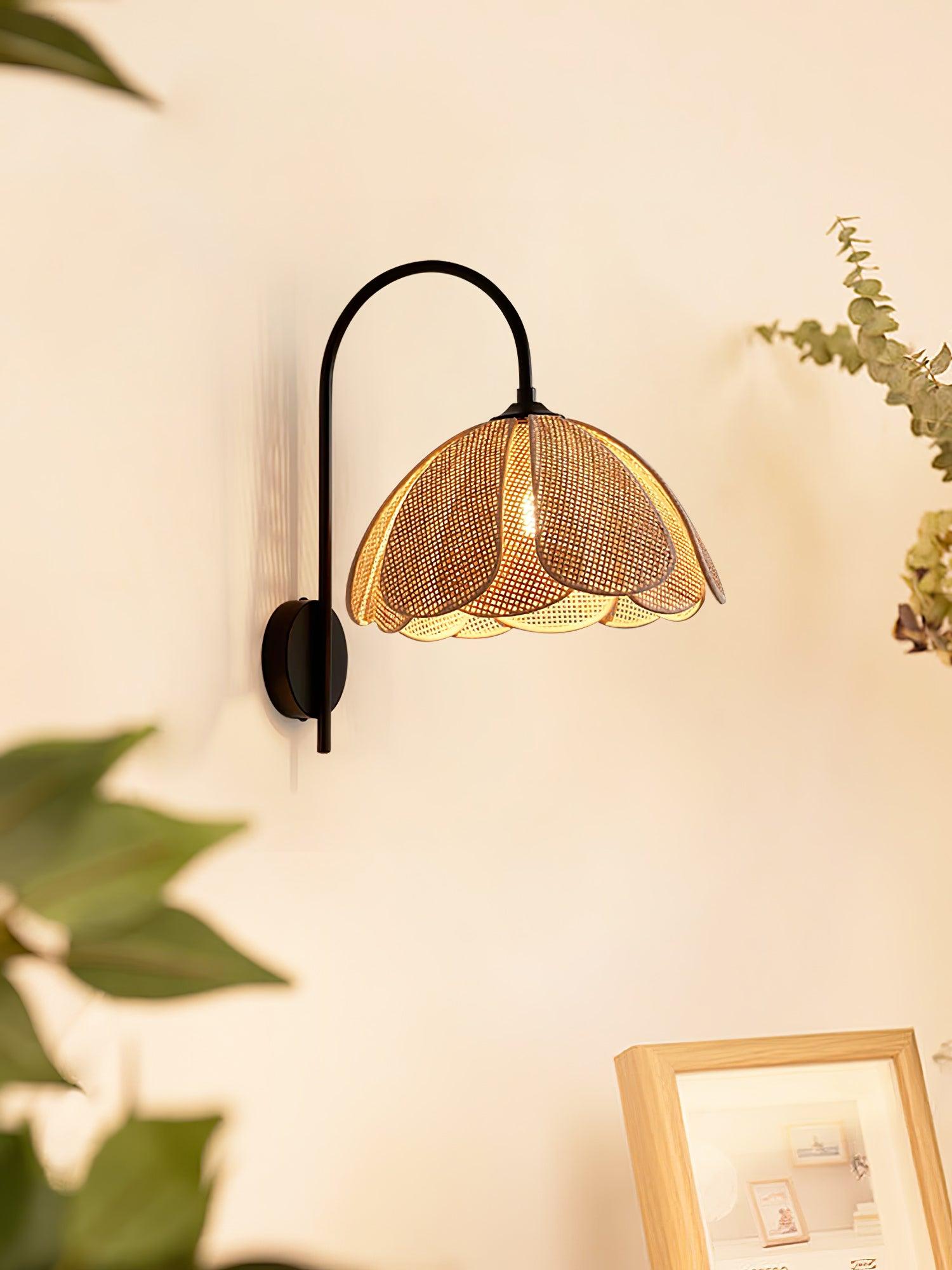 Rattan Petal Wall Lamp - Lumpaz