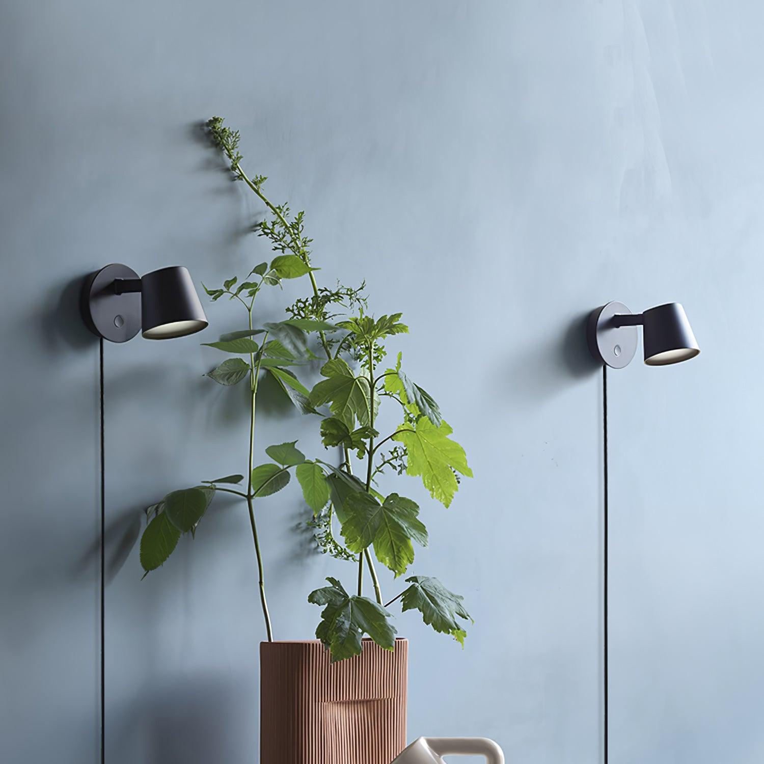 Tip Plug-In Wall Lamp - Lumpaz