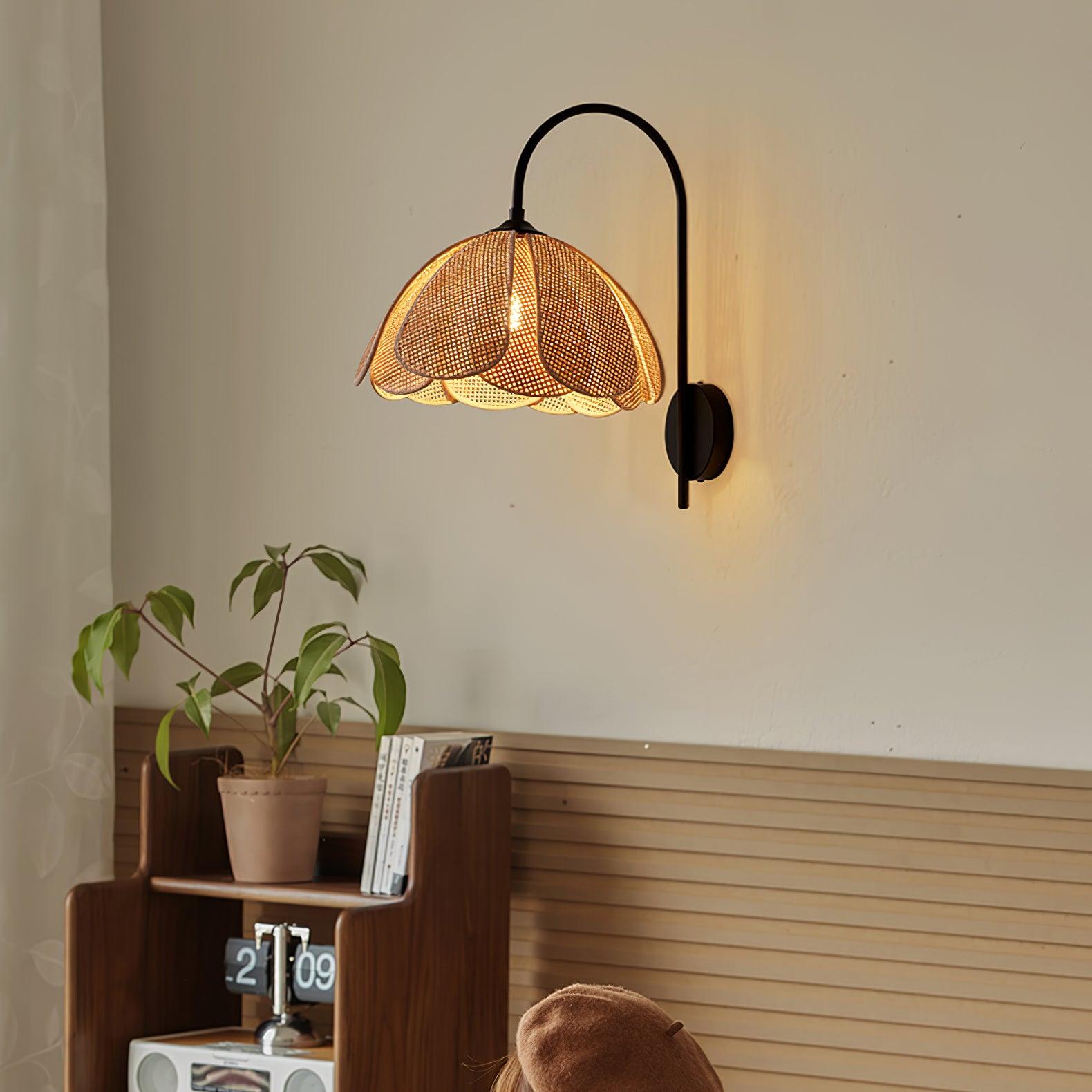 Rattan Petal Wall Lamp - Lumpaz