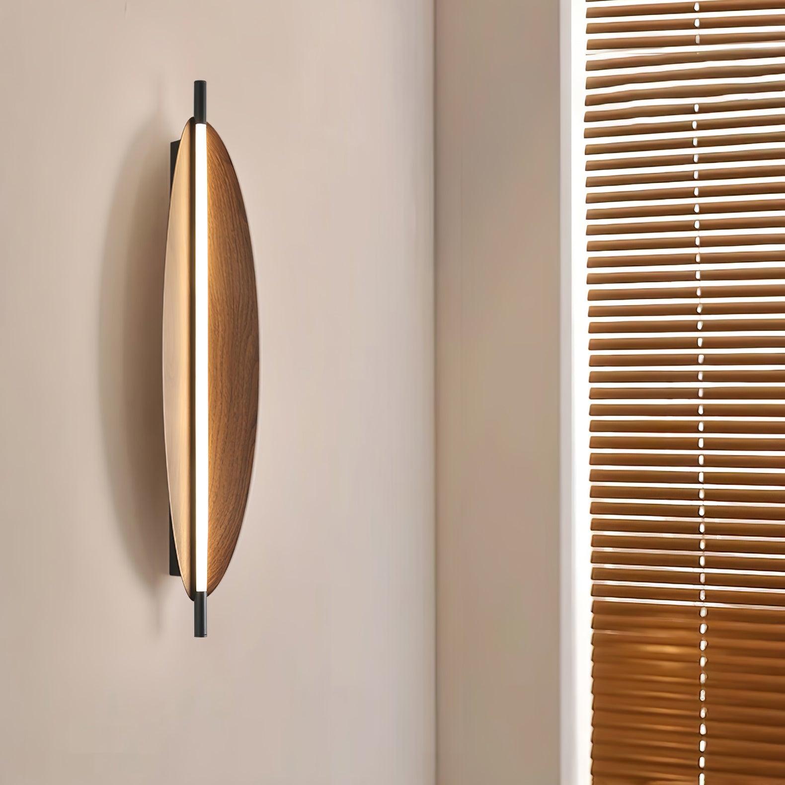 Sleek Board Sconce - Lumpaz