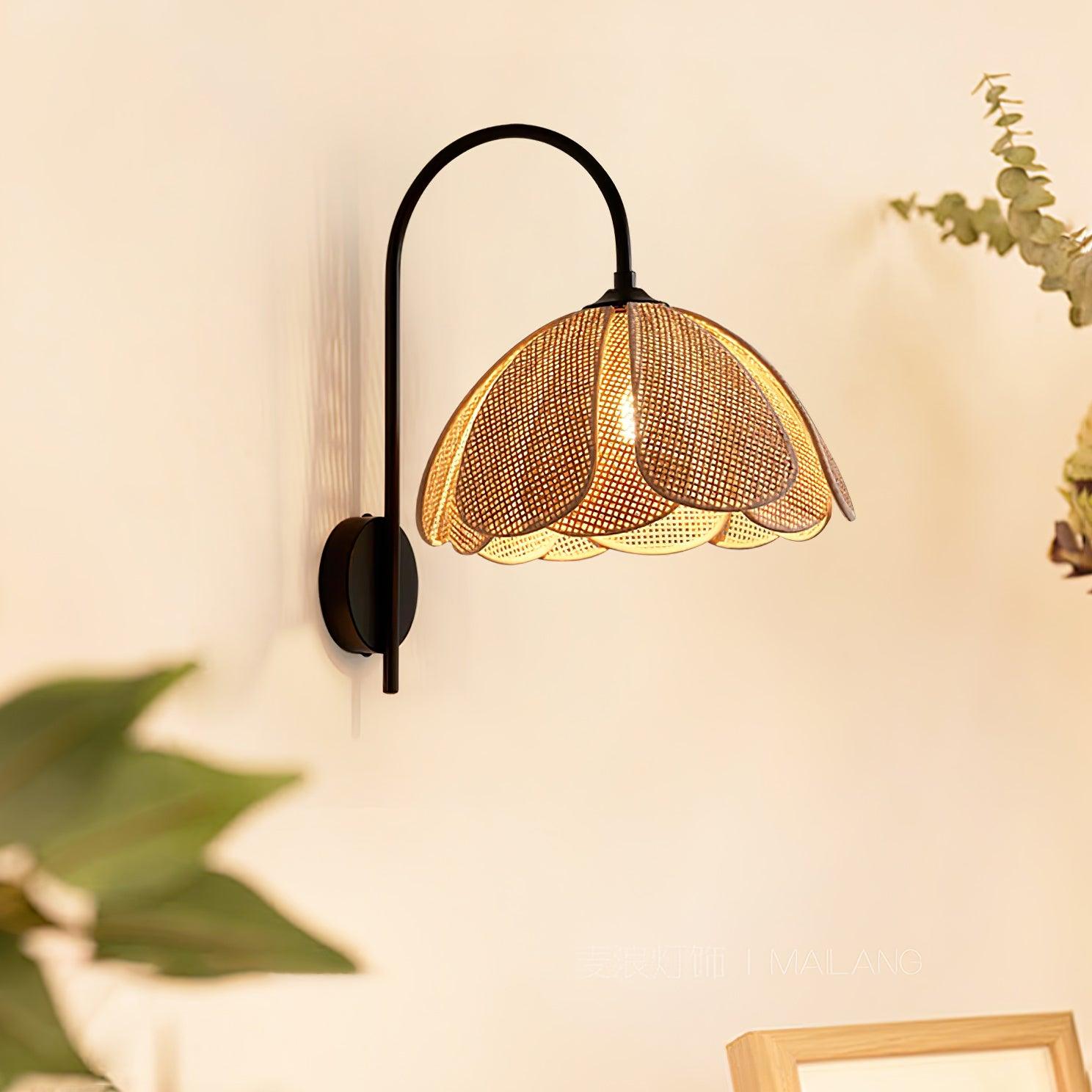 Rattan Petal Wall Lamp - Lumpaz