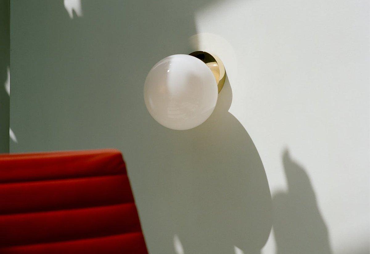 Tip of The Tongue Wall Lamp - Lumpaz