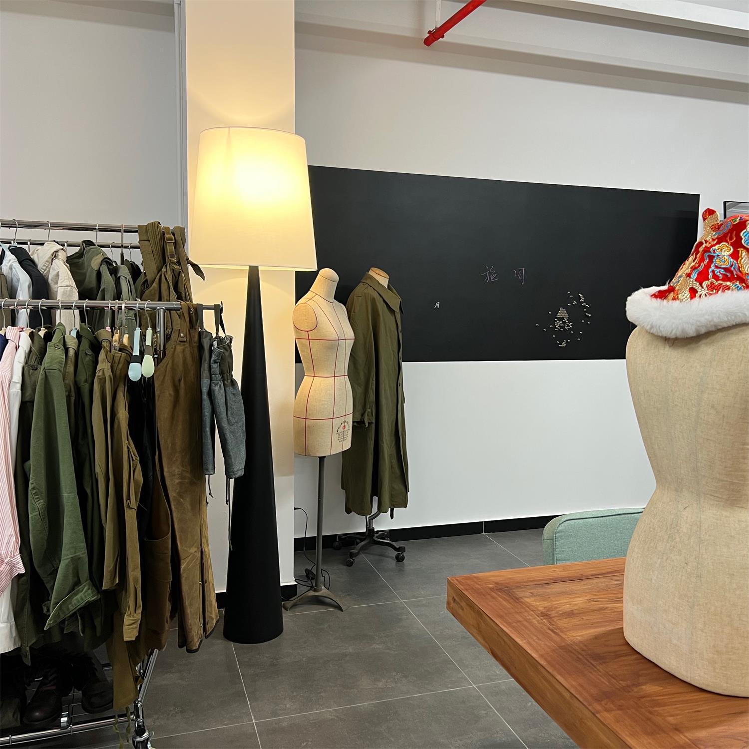 Montenegro Floor Lamp - Lumpaz