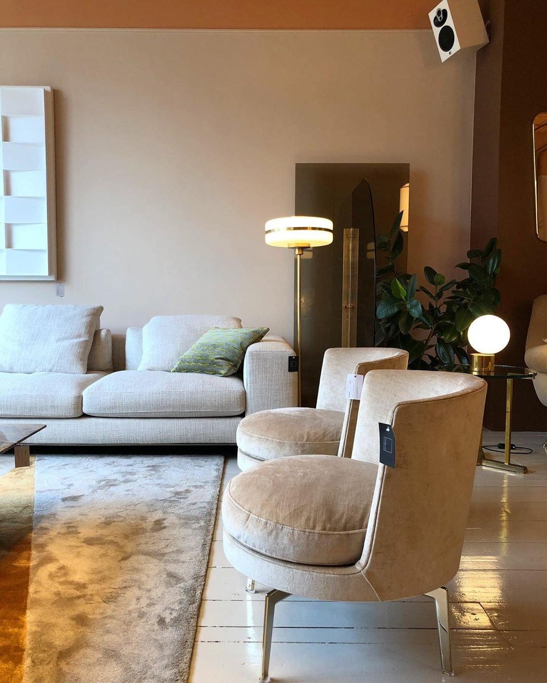 Tip of The Tongue Table Lamp - Lumpaz