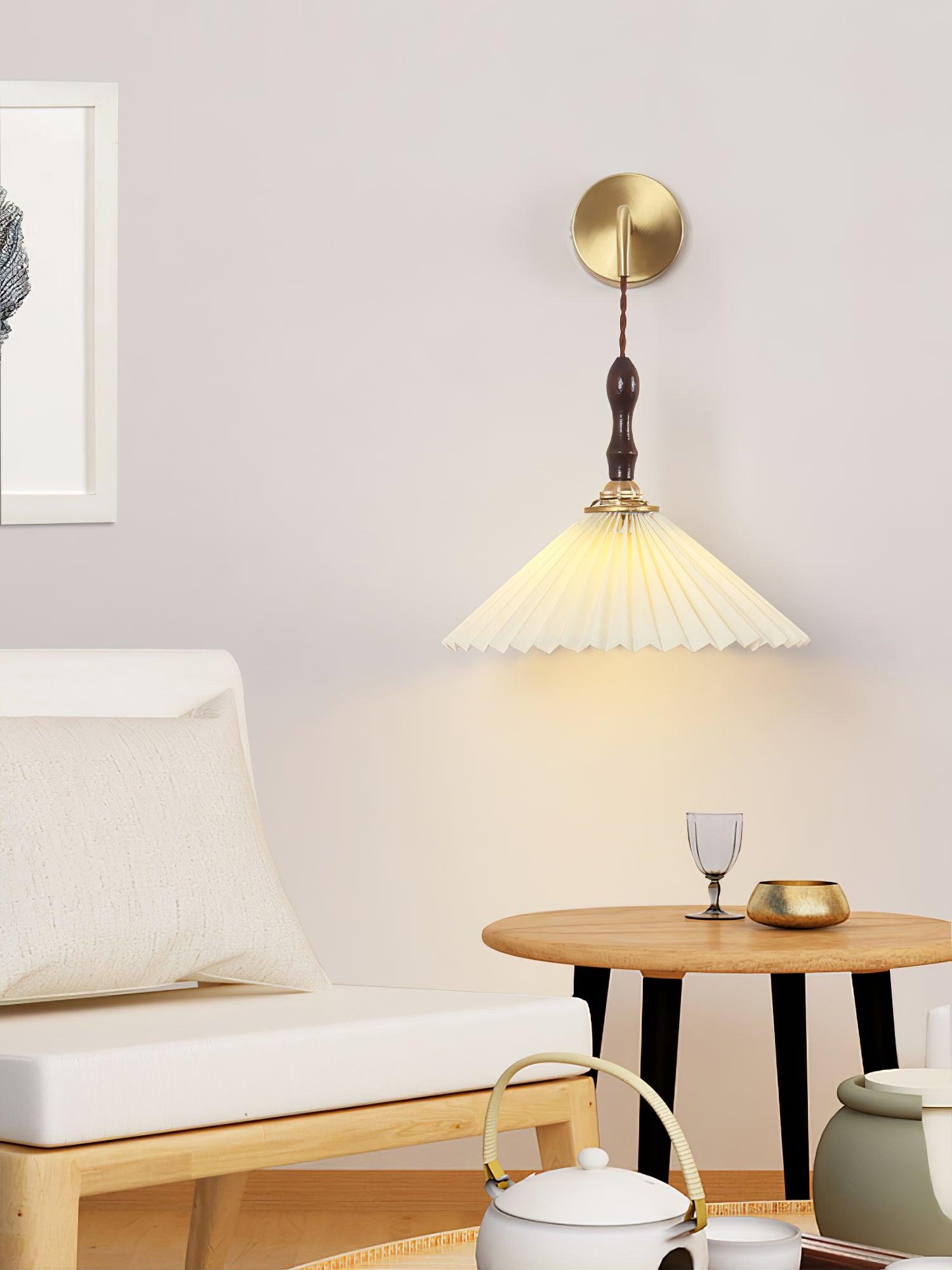 Pleated Wooden Wall Lamp - Lumpaz