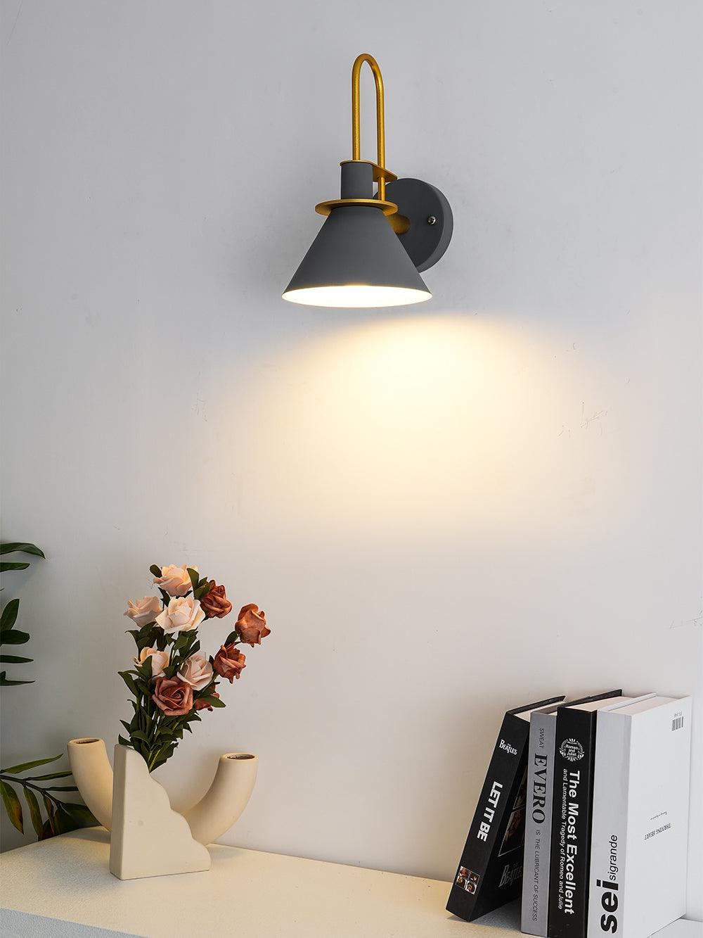 Nordic Metal Wall Sconce - Lumpaz