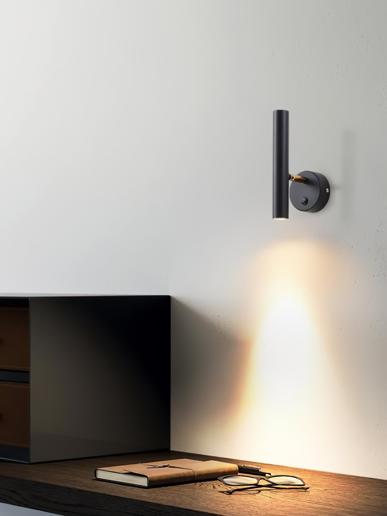 Slender Adjustable Wall Lamp - Lumpaz