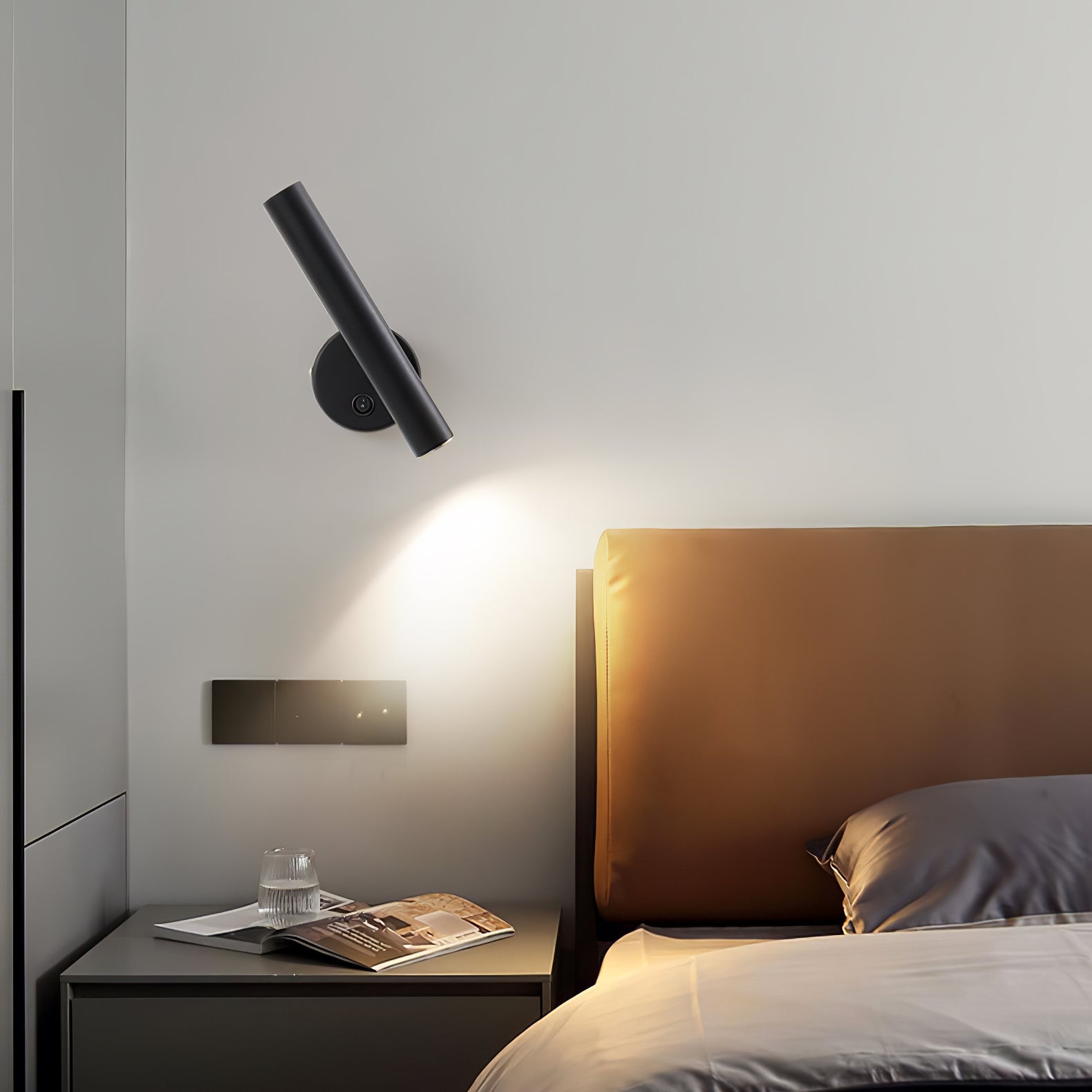 Slender Adjustable Wall Lamp - Lumpaz