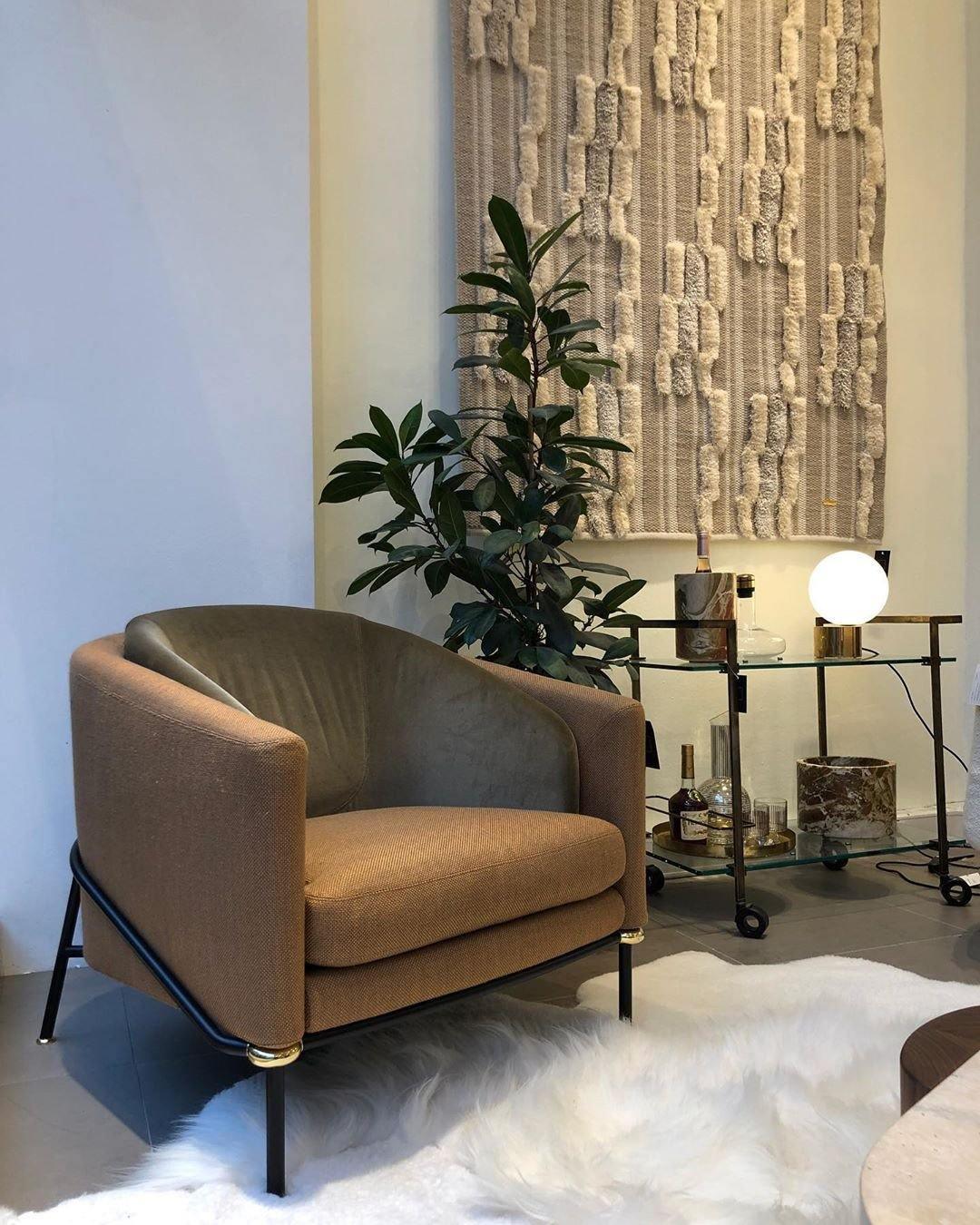 Tip of The Tongue Table Lamp - Lumpaz