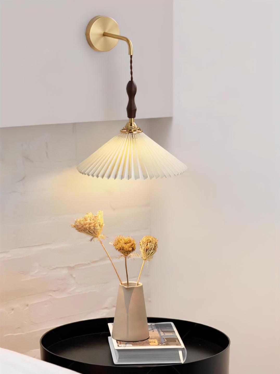 Pleated Wooden Wall Lamp - Lumpaz