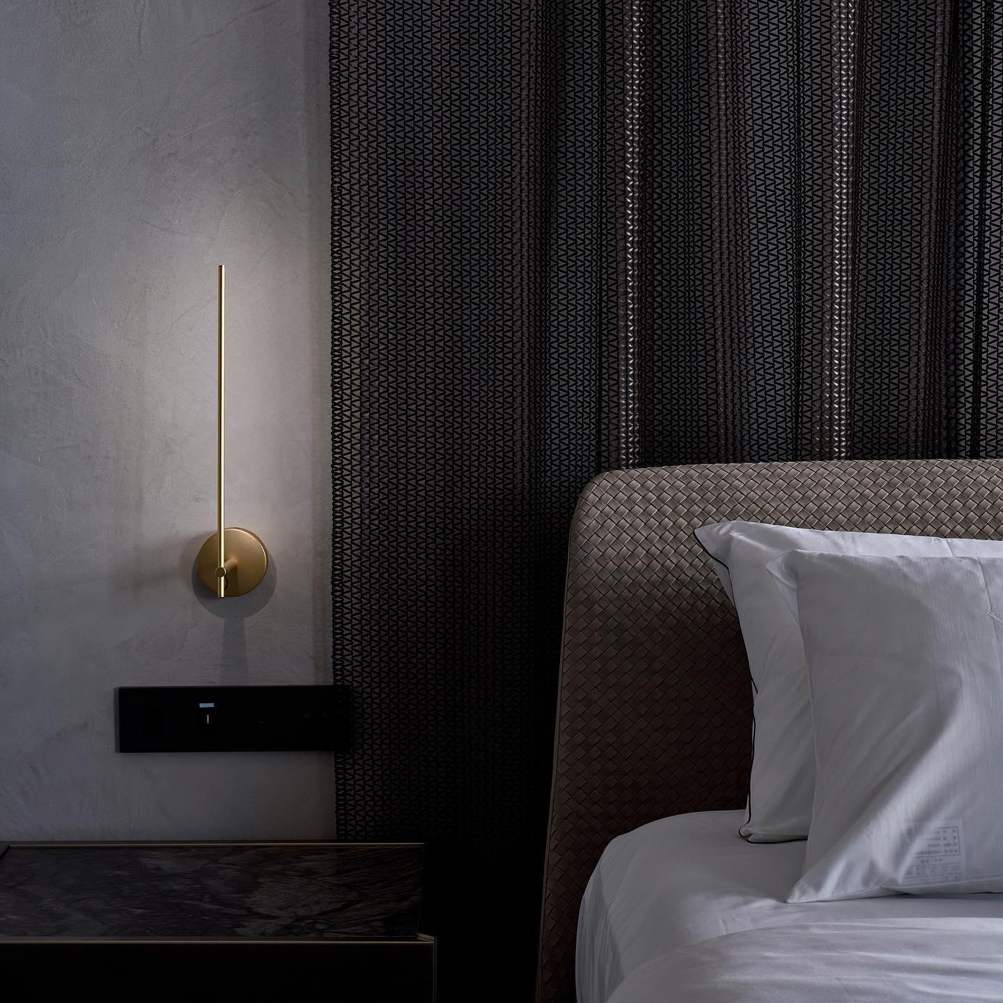 Light Stick V Sconce - Lumpaz