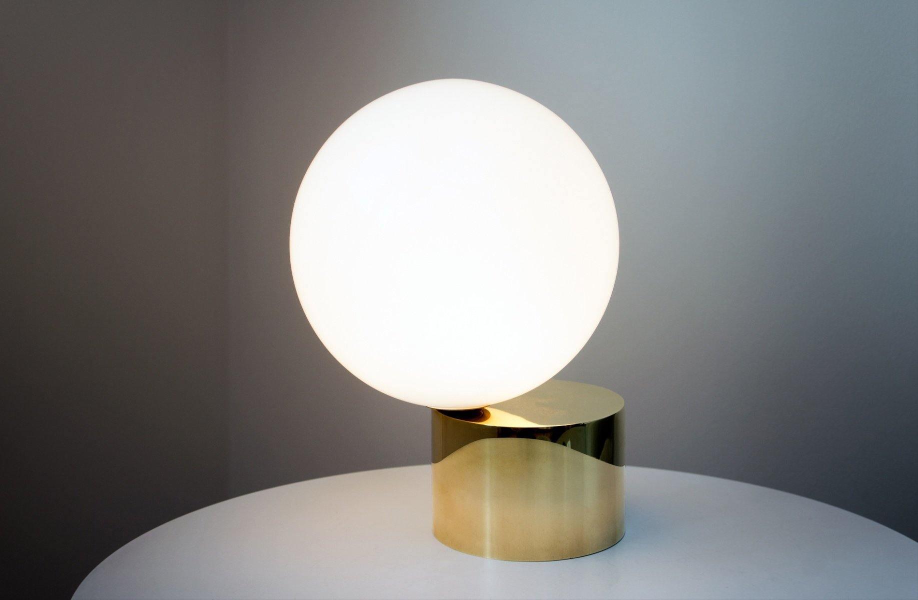 Tip of The Tongue Table Lamp - Lumpaz