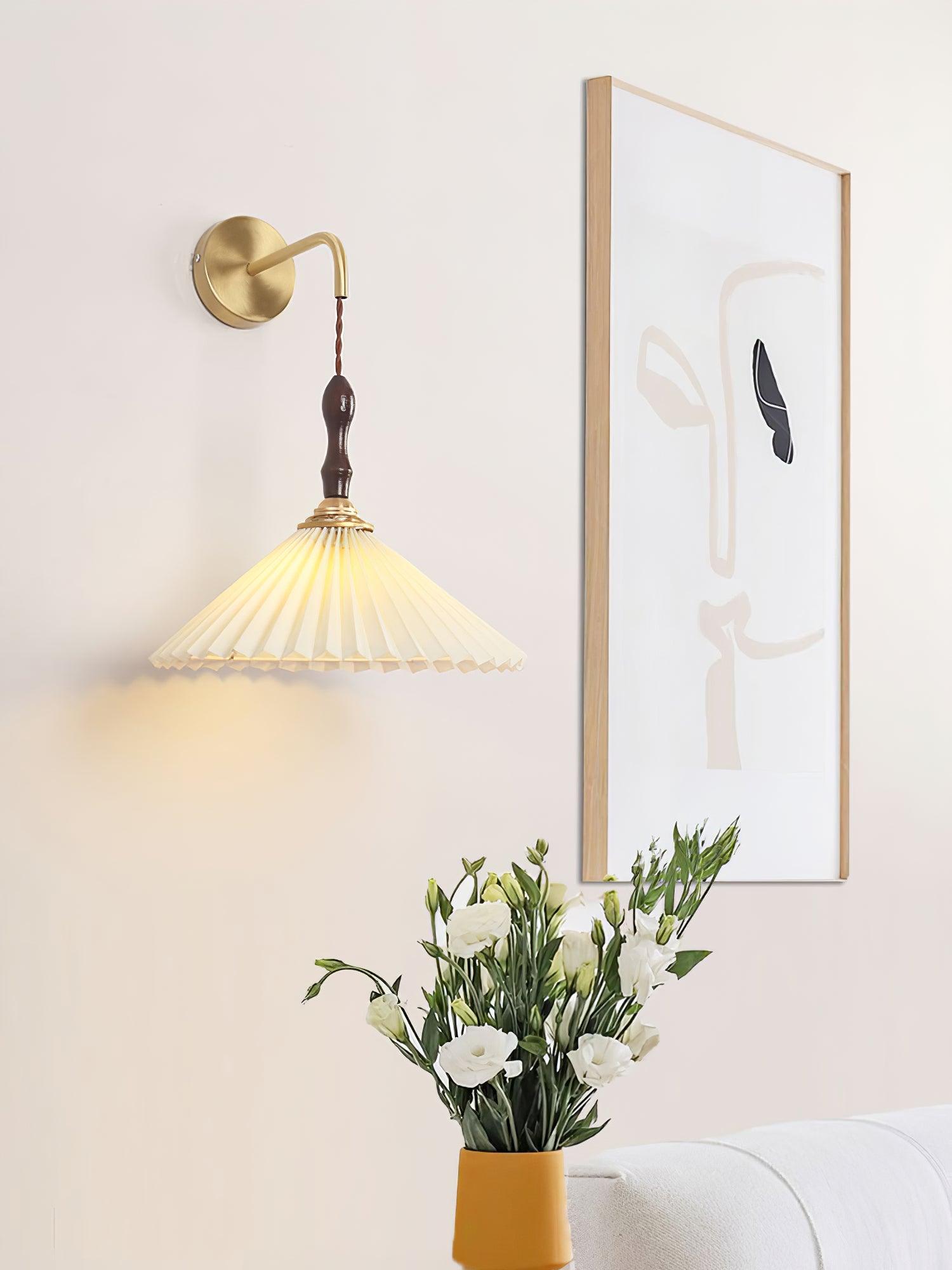 Pleated Wooden Wall Lamp - Lumpaz