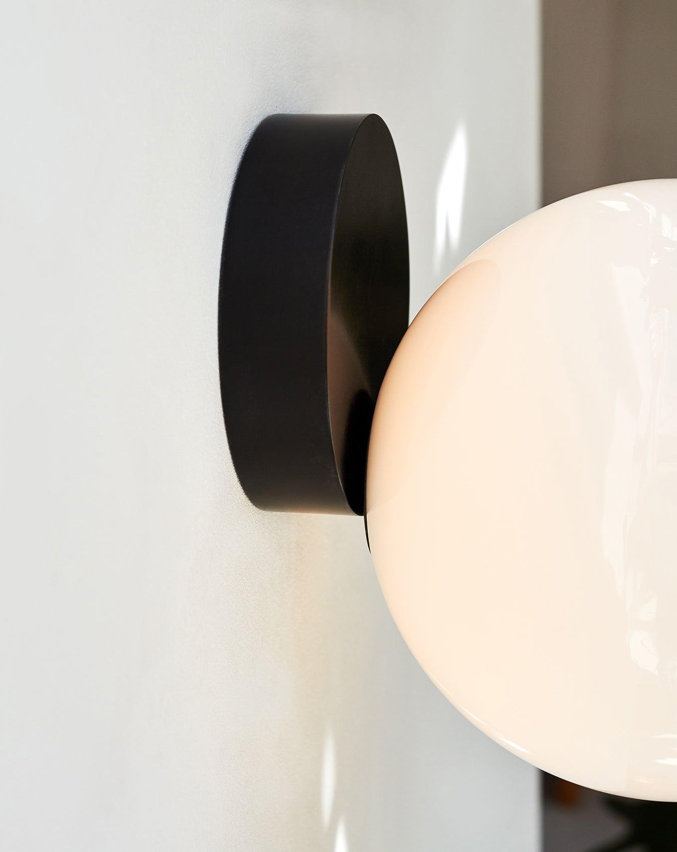 Tip of The Tongue Wall Lamp - Lumpaz