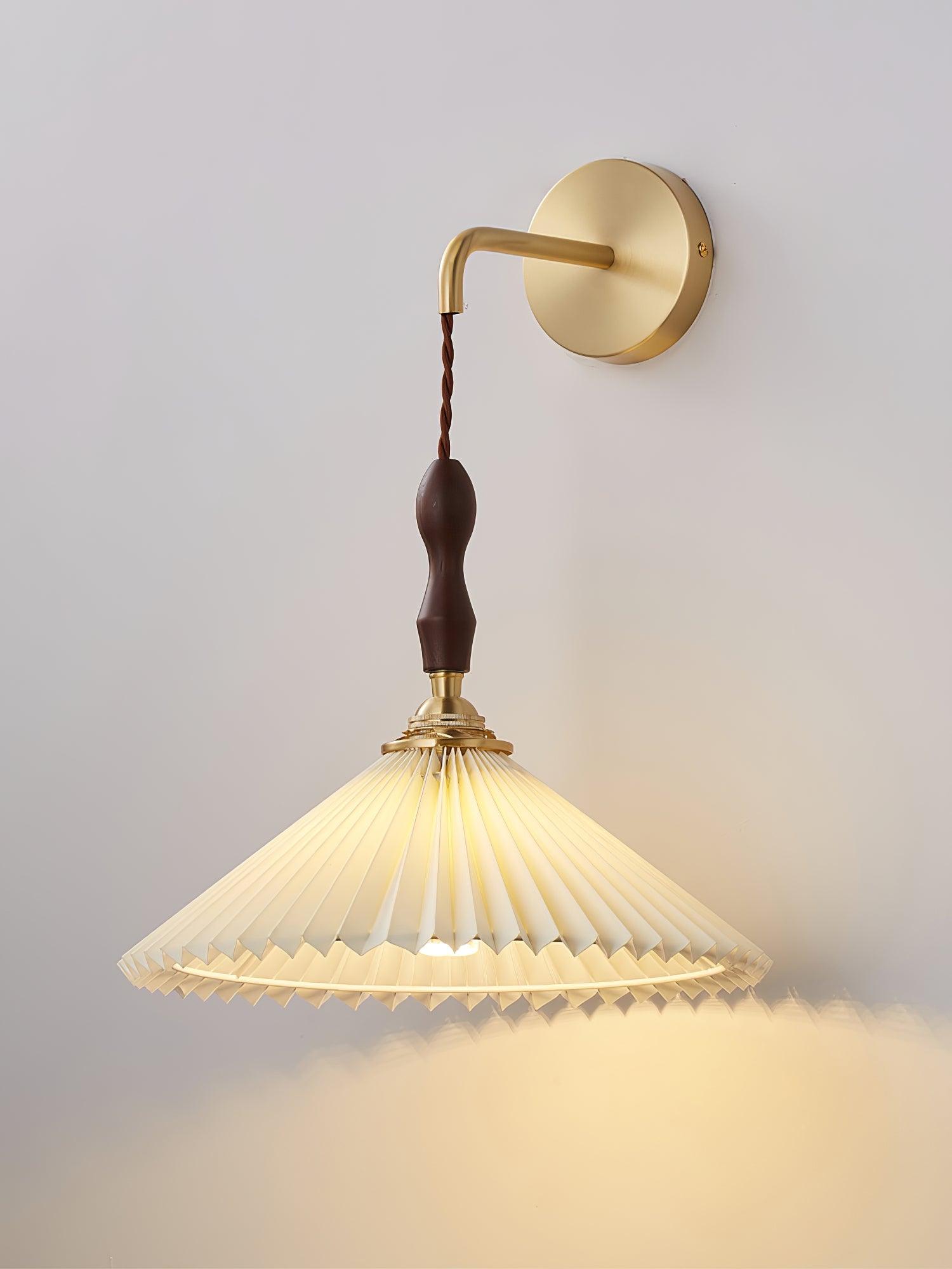 Pleated Wooden Wall Lamp - Lumpaz