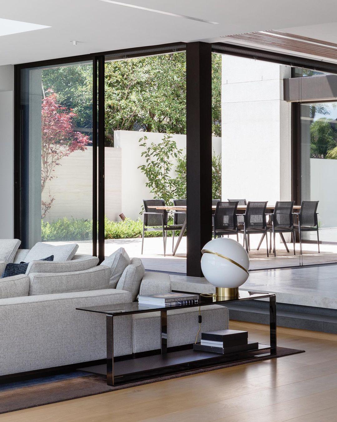 Crescent Table Lamp - Lumpaz