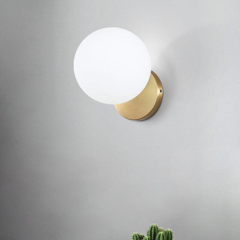 Tip of The Tongue Wall Lamp - Lumpaz