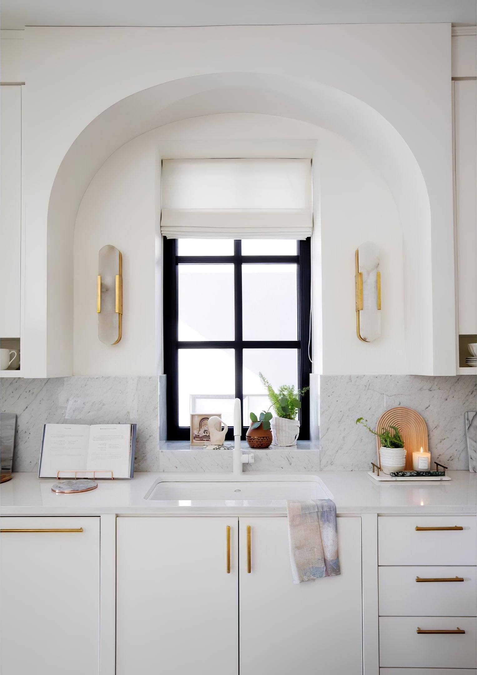 Melange Elongated Alabaster Wall Lamp - Lumpaz