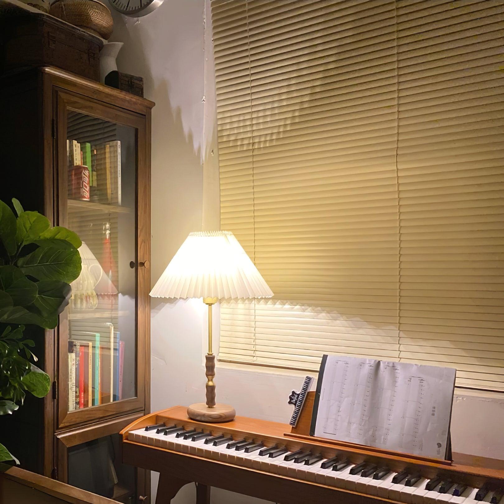 Le Klint Table Lamp - Lumpaz