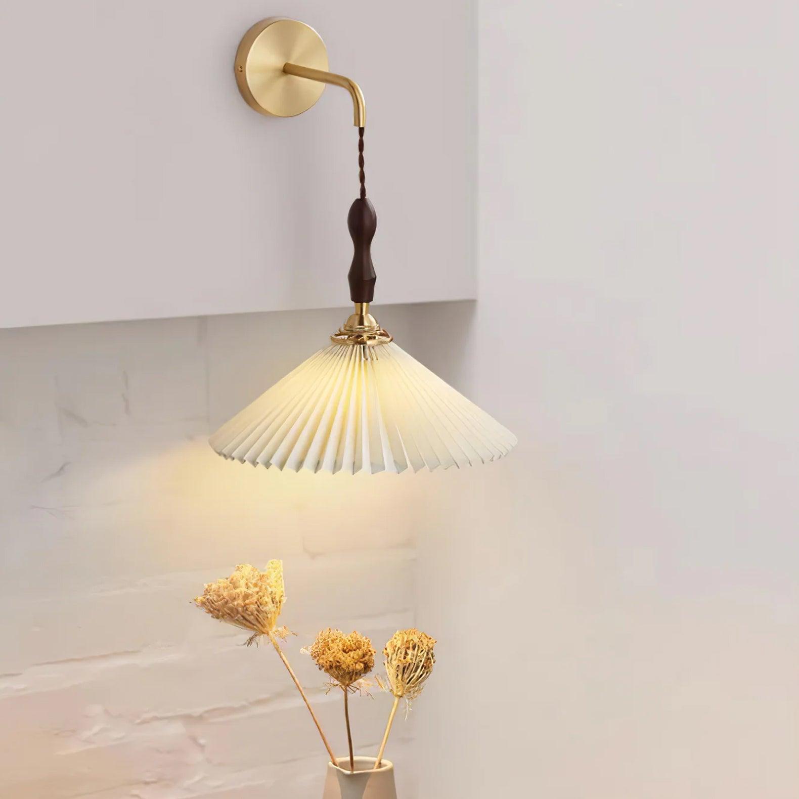Pleated Wooden Wall Lamp - Lumpaz