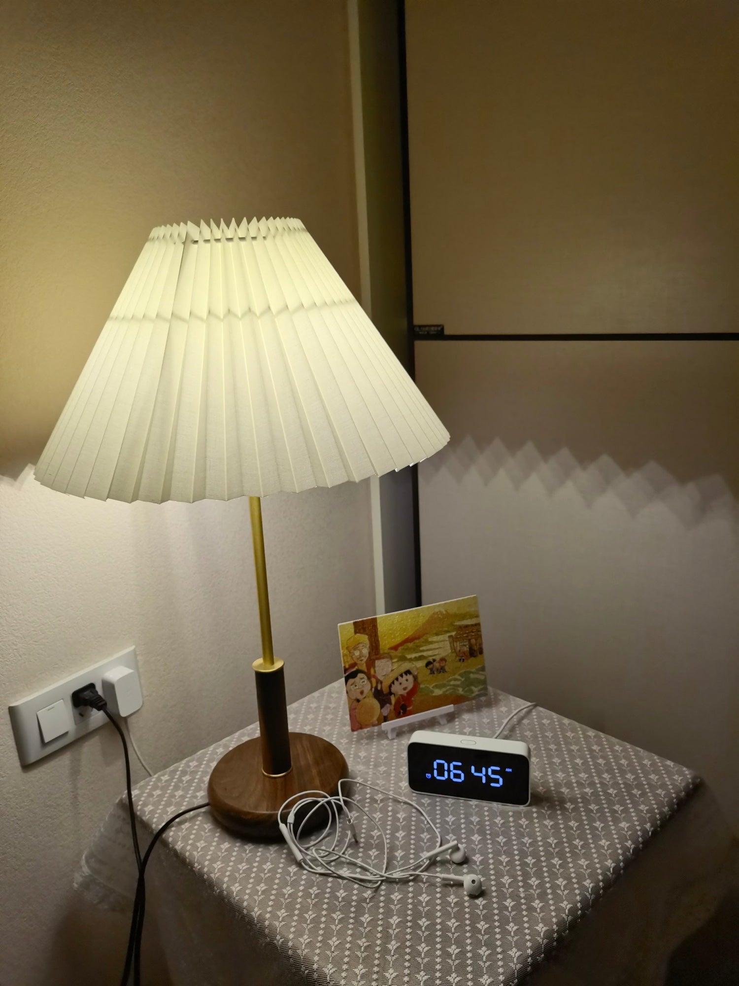 Le Klint Table Lamp - Lumpaz