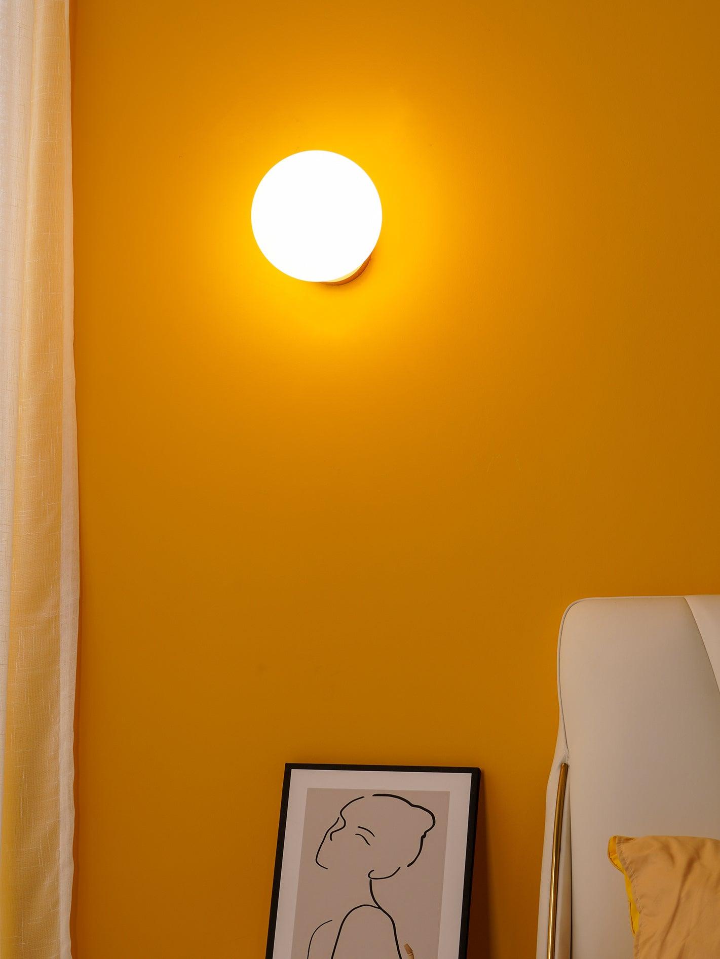Tip of The Tongue Wall Lamp - Lumpaz