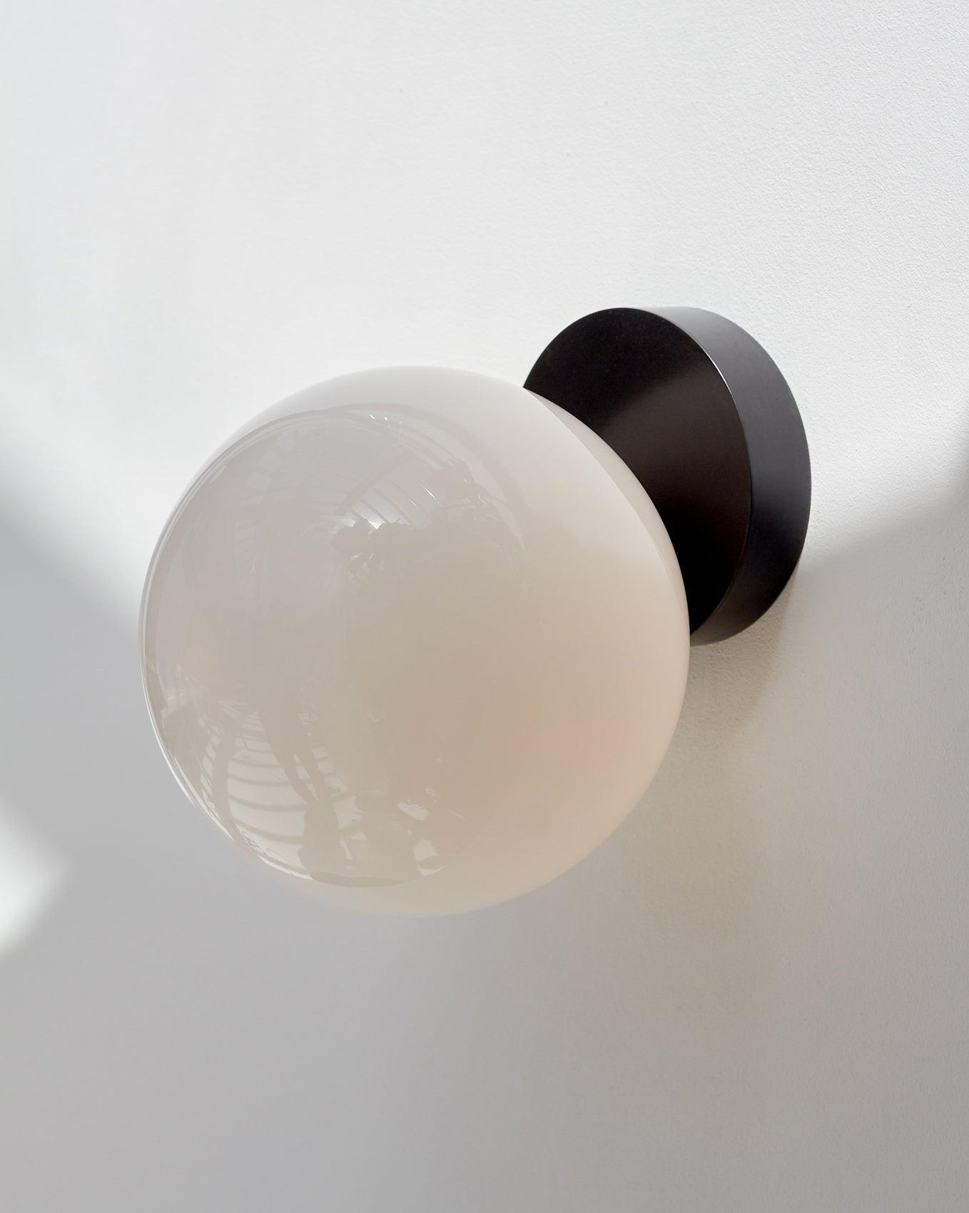 Tip of The Tongue Wall Lamp - Lumpaz