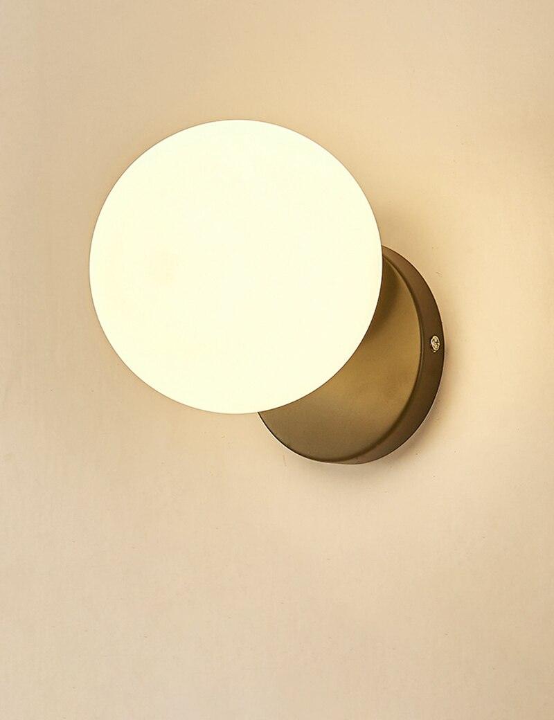 Tip of The Tongue Wall Lamp - Lumpaz