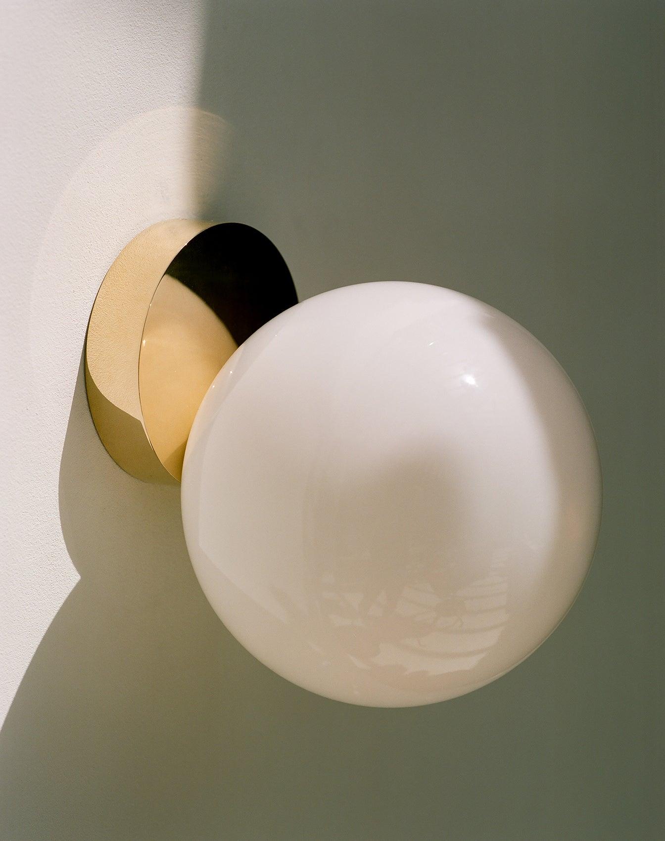 Tip of The Tongue Wall Lamp - Lumpaz