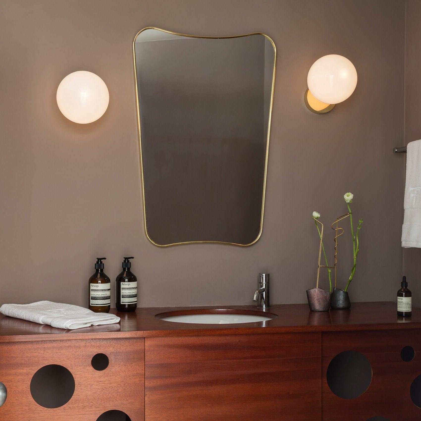 Tip of The Tongue Wall Lamp - Lumpaz