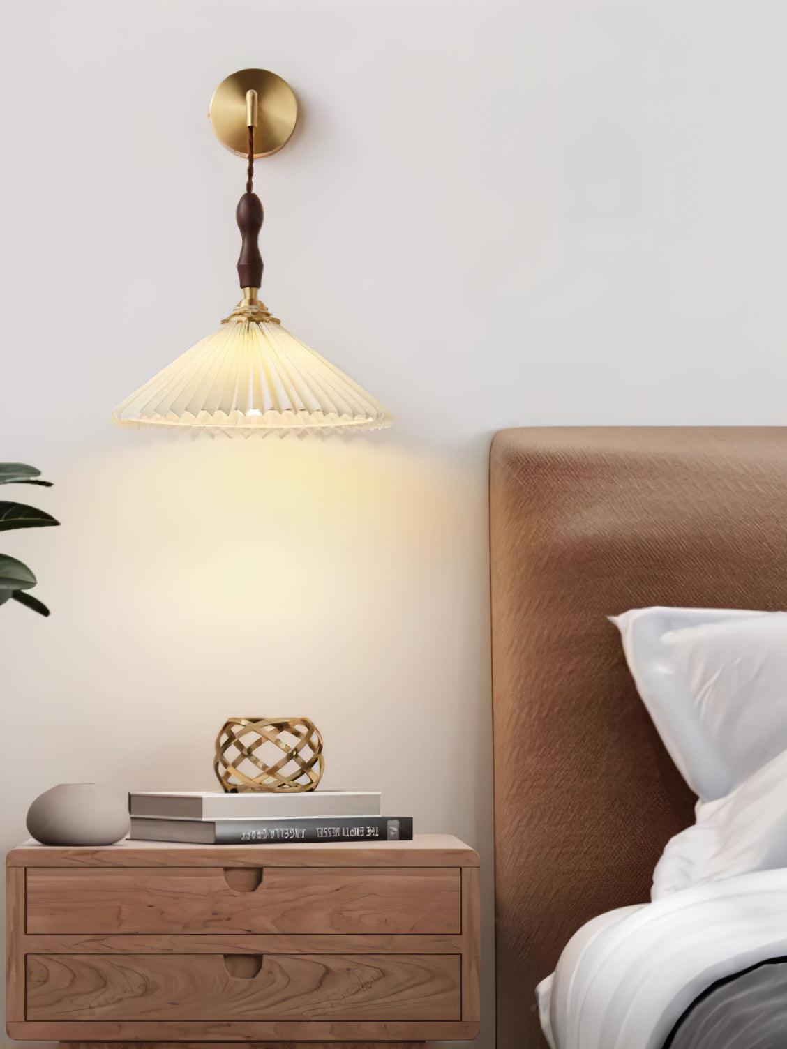 Pleated Wooden Wall Lamp - Lumpaz