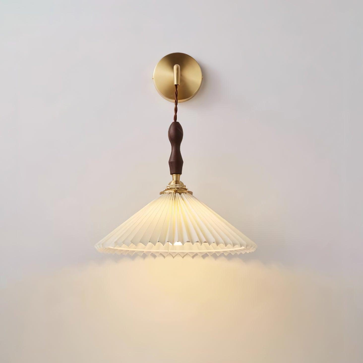 Pleated Wooden Wall Lamp - Lumpaz