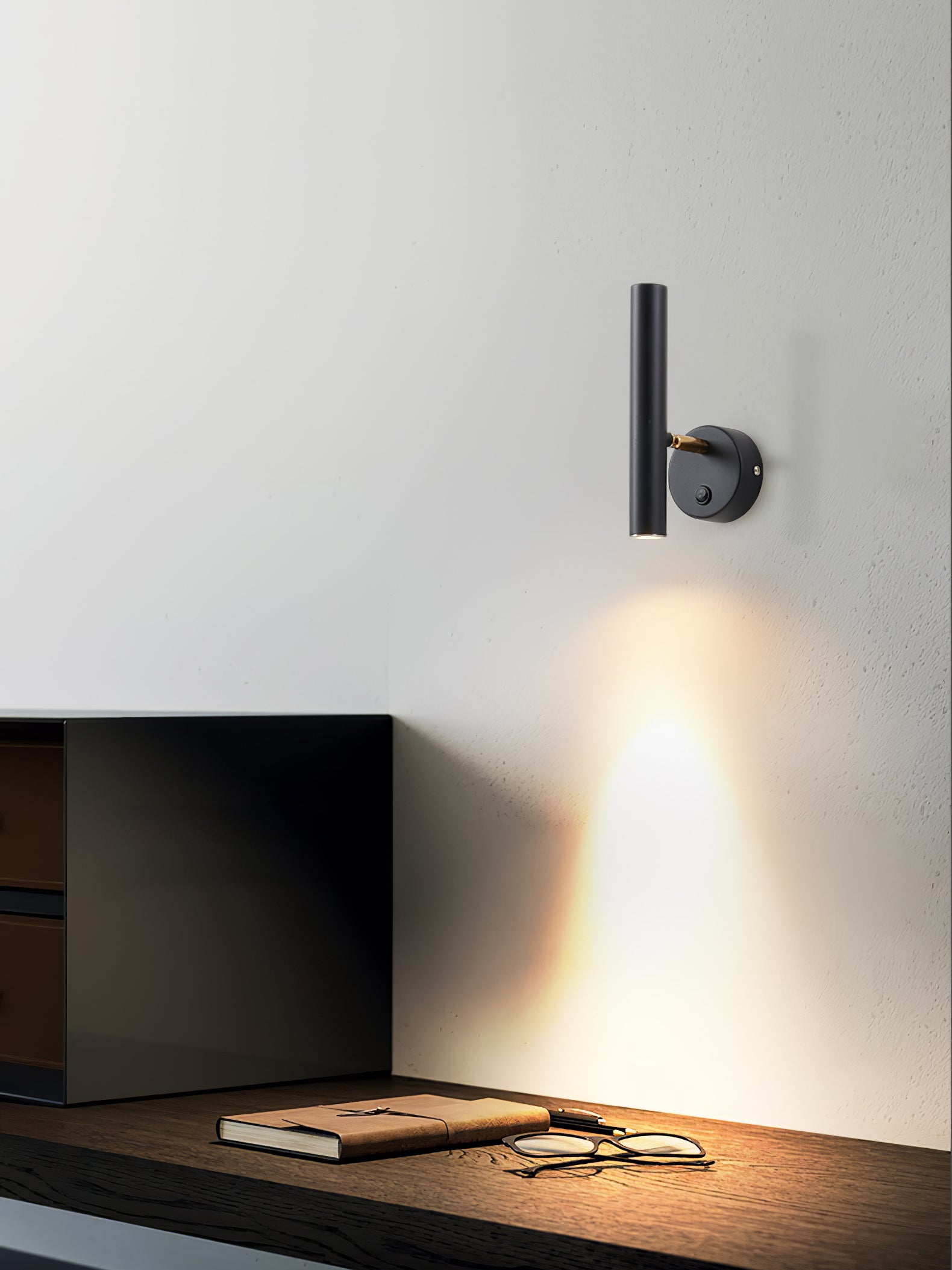 Slender Adjustable Wall Lamp - Lumpaz