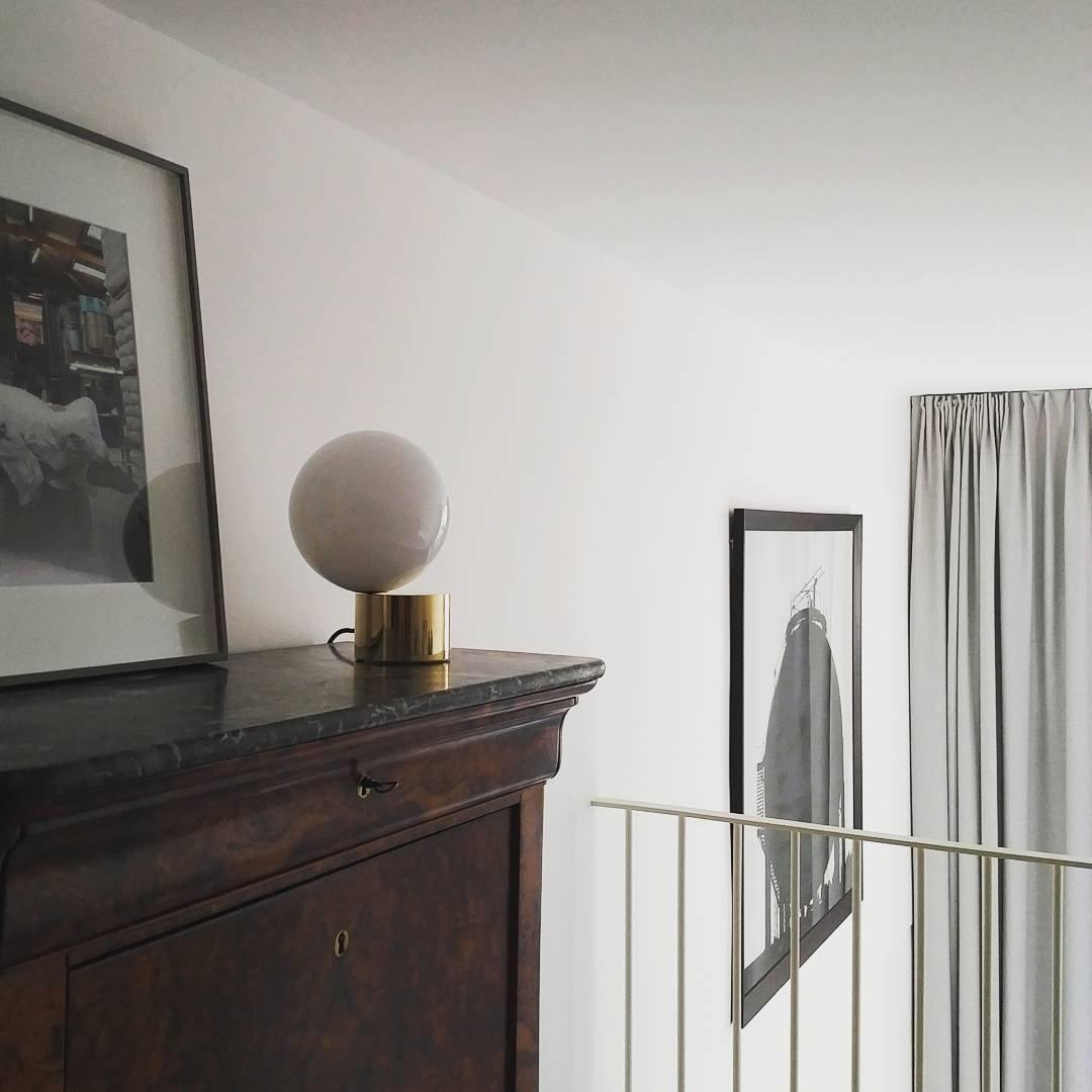 Tip of The Tongue Table Lamp - Lumpaz