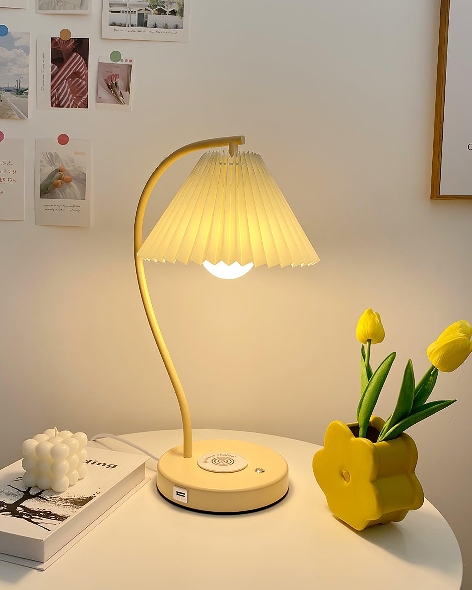 Crescini Pleated Table Lamp - Lumpaz