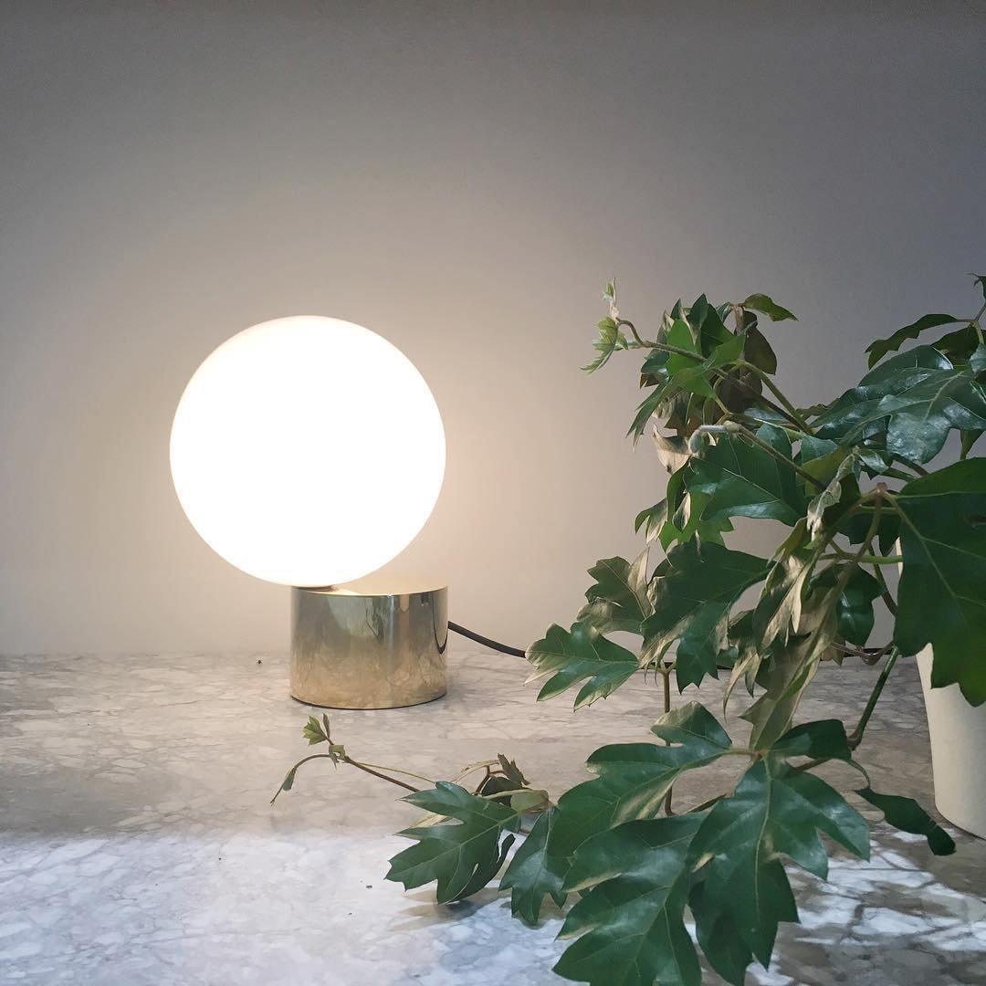 Tip of The Tongue Table Lamp - Lumpaz