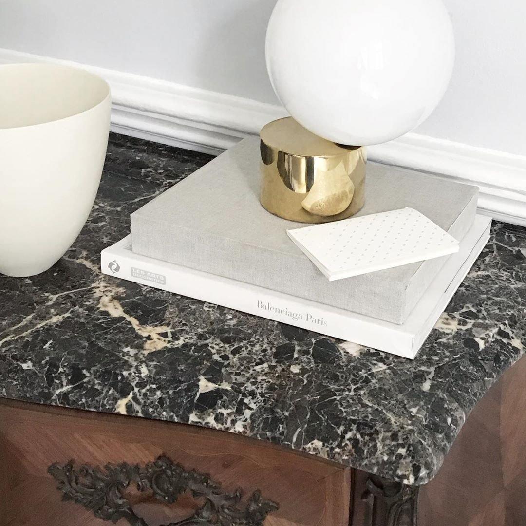 Tip of The Tongue Table Lamp - Lumpaz