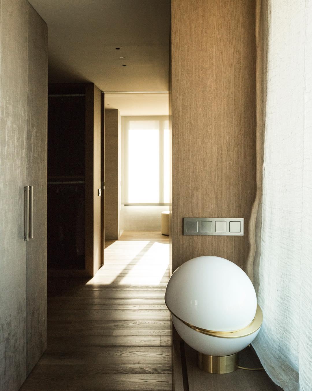 Crescent Table Lamp - Lumpaz