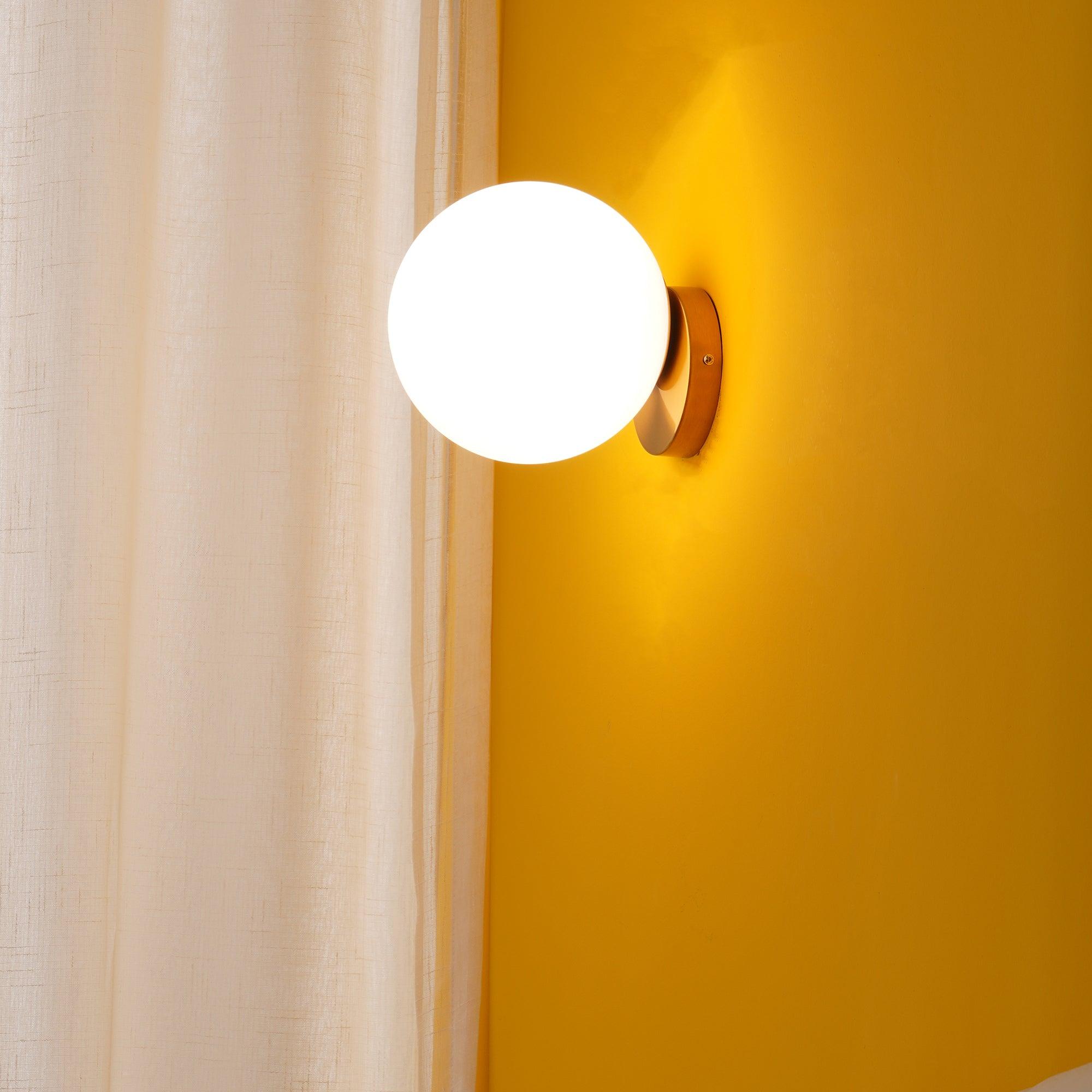 Tip of The Tongue Wall Lamp - Lumpaz