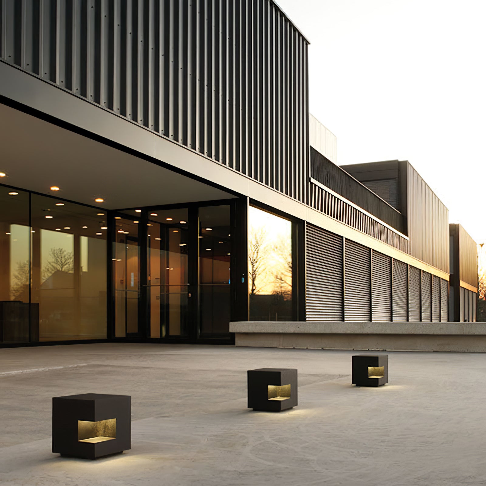 Regular Cube Solar Power Post Light - Lumpaz