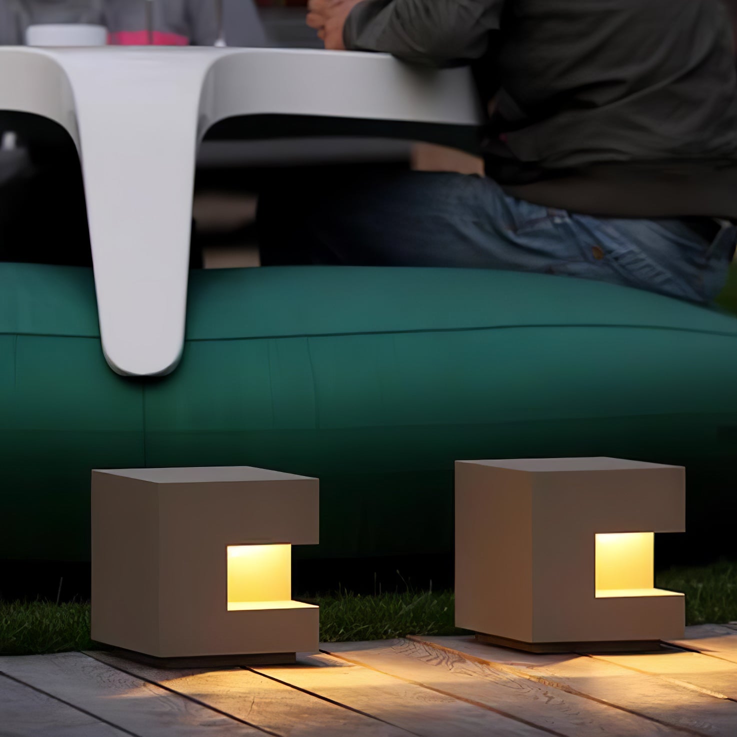 Regular Cube Solar Power Post Light - Lumpaz