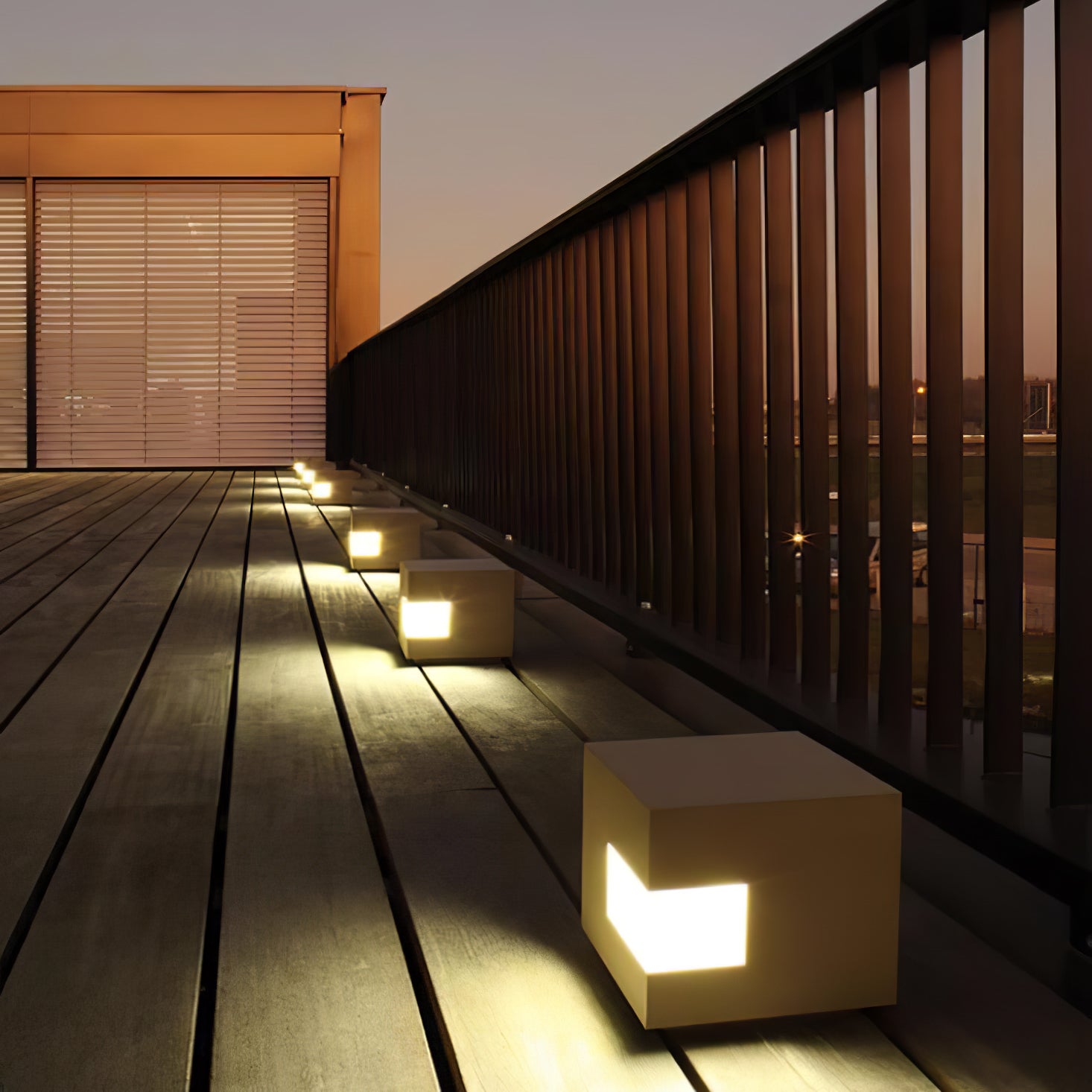 Regular Cube Solar Power Post Light - Lumpaz