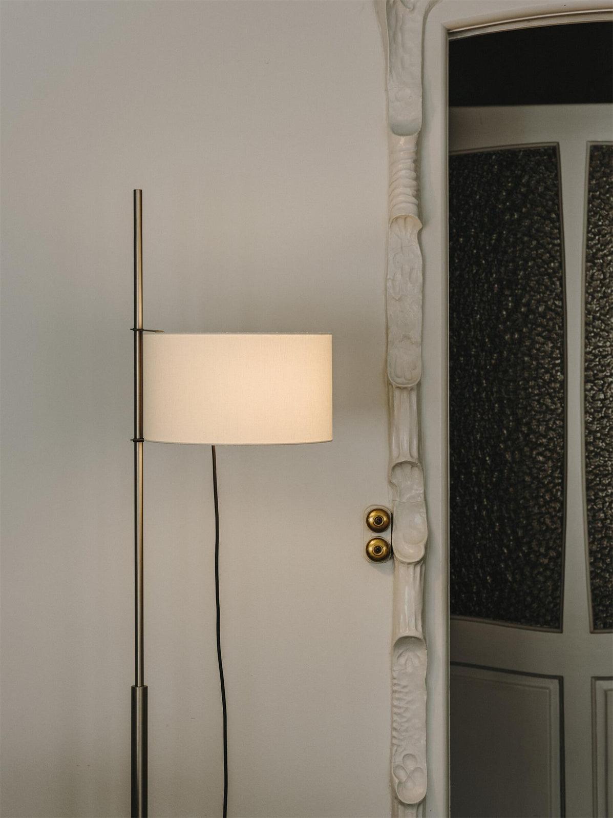 Svelte Silhouette Floor Lamp - Lumpaz