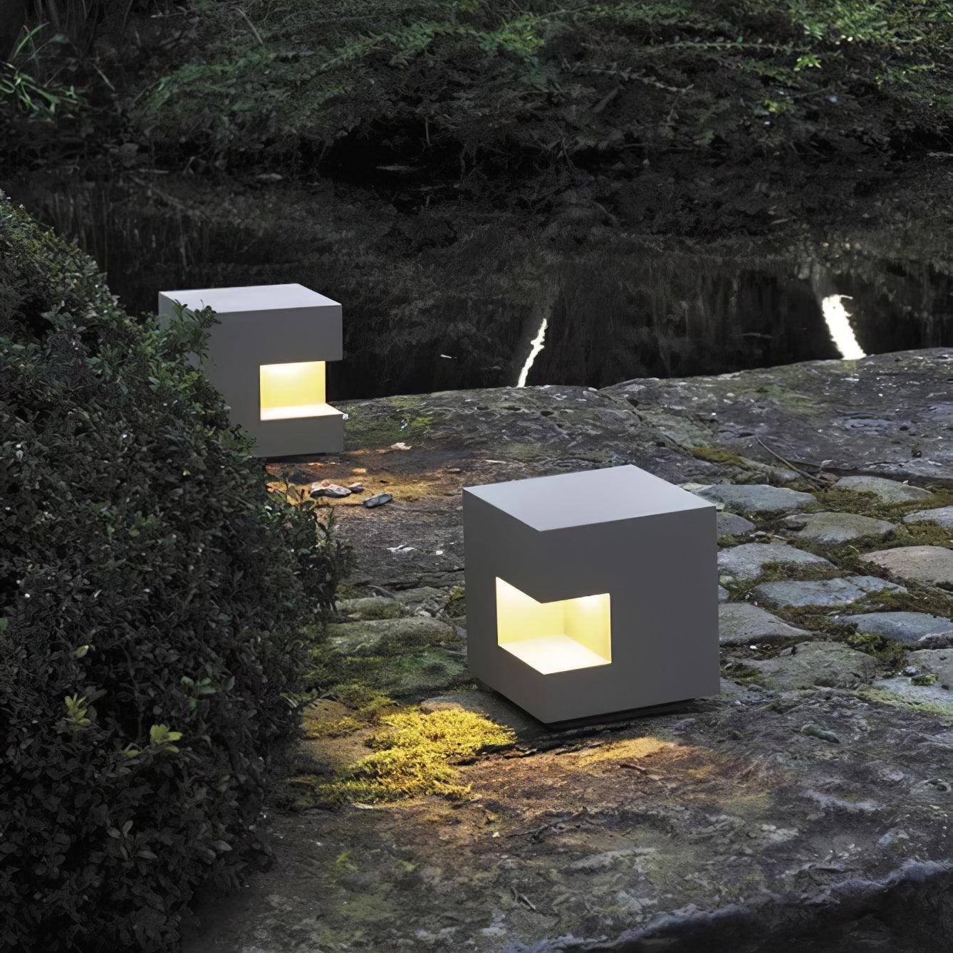 Regular Cube Solar Power Post Light - Lumpaz