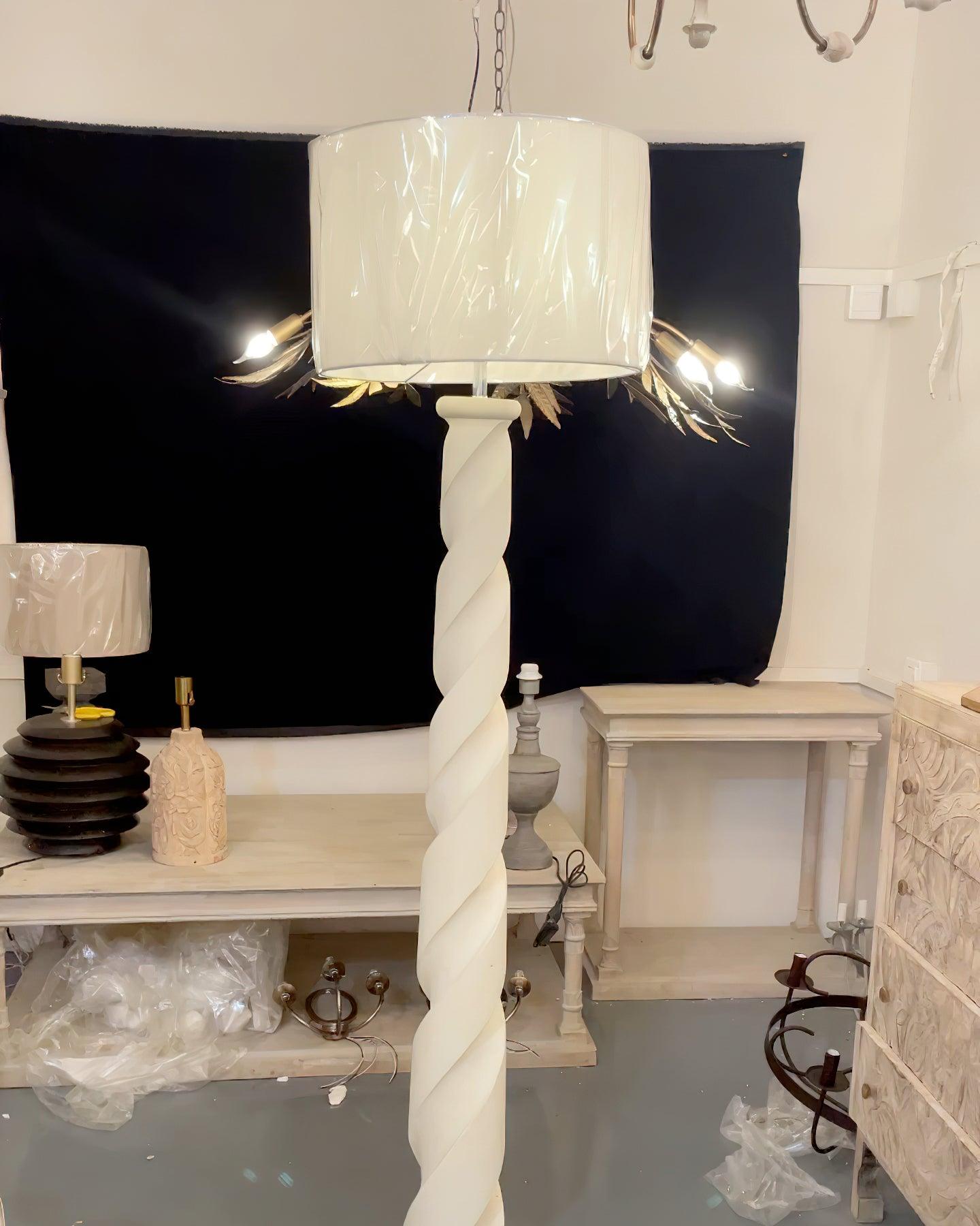 Yisi North Tower Floor Lamp - Lumpaz
