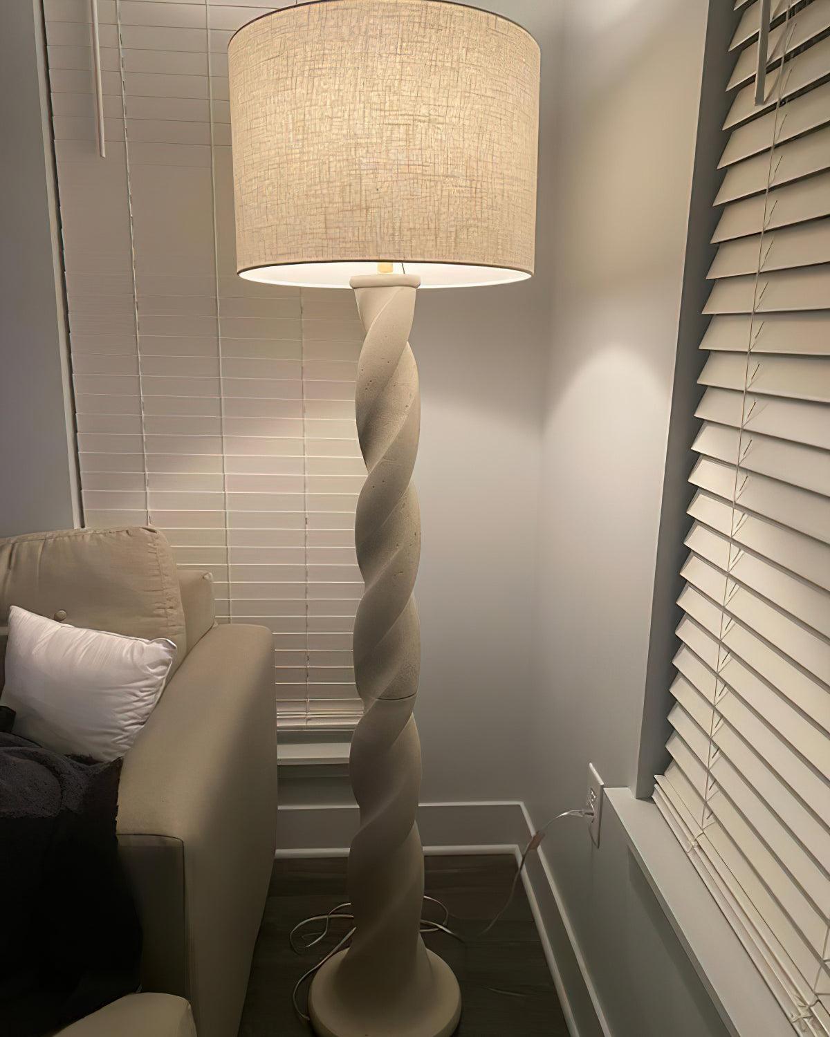 Yisi North Tower Floor Lamp - Lumpaz