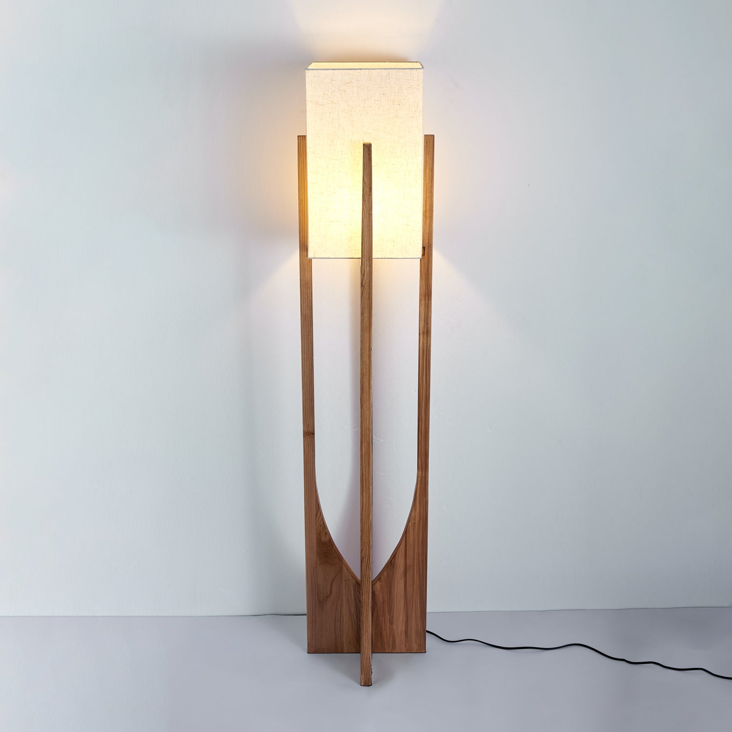 Fairbanks Floor Lamp - Lumpaz