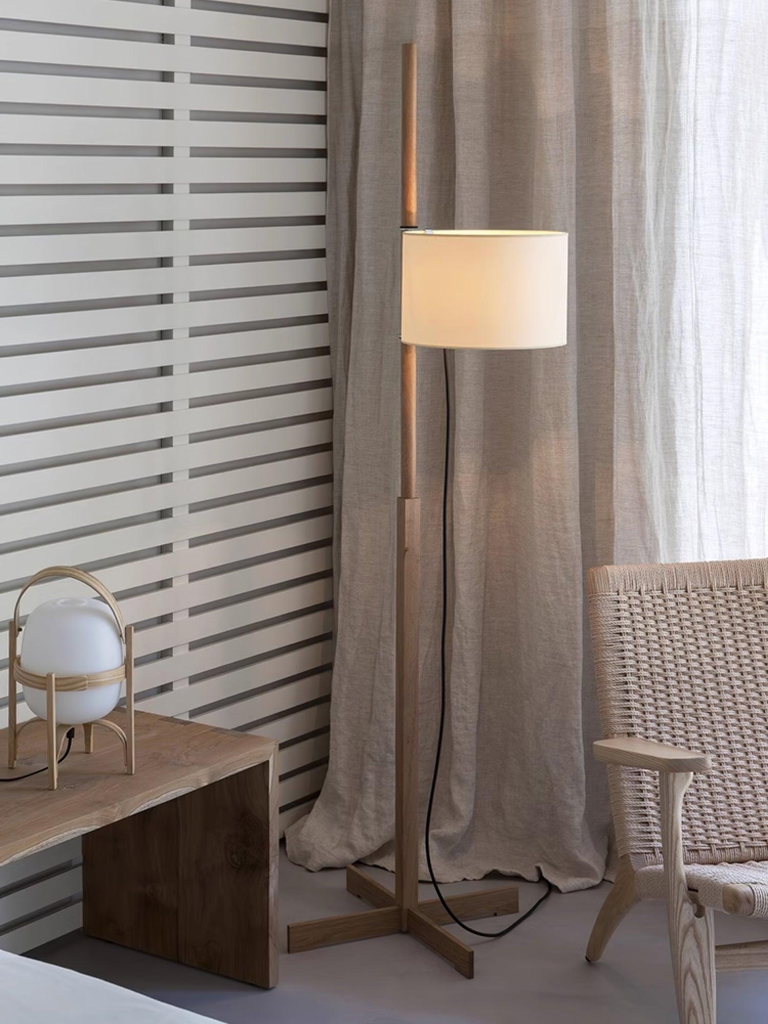 Svelte Silhouette Floor Lamp - Lumpaz